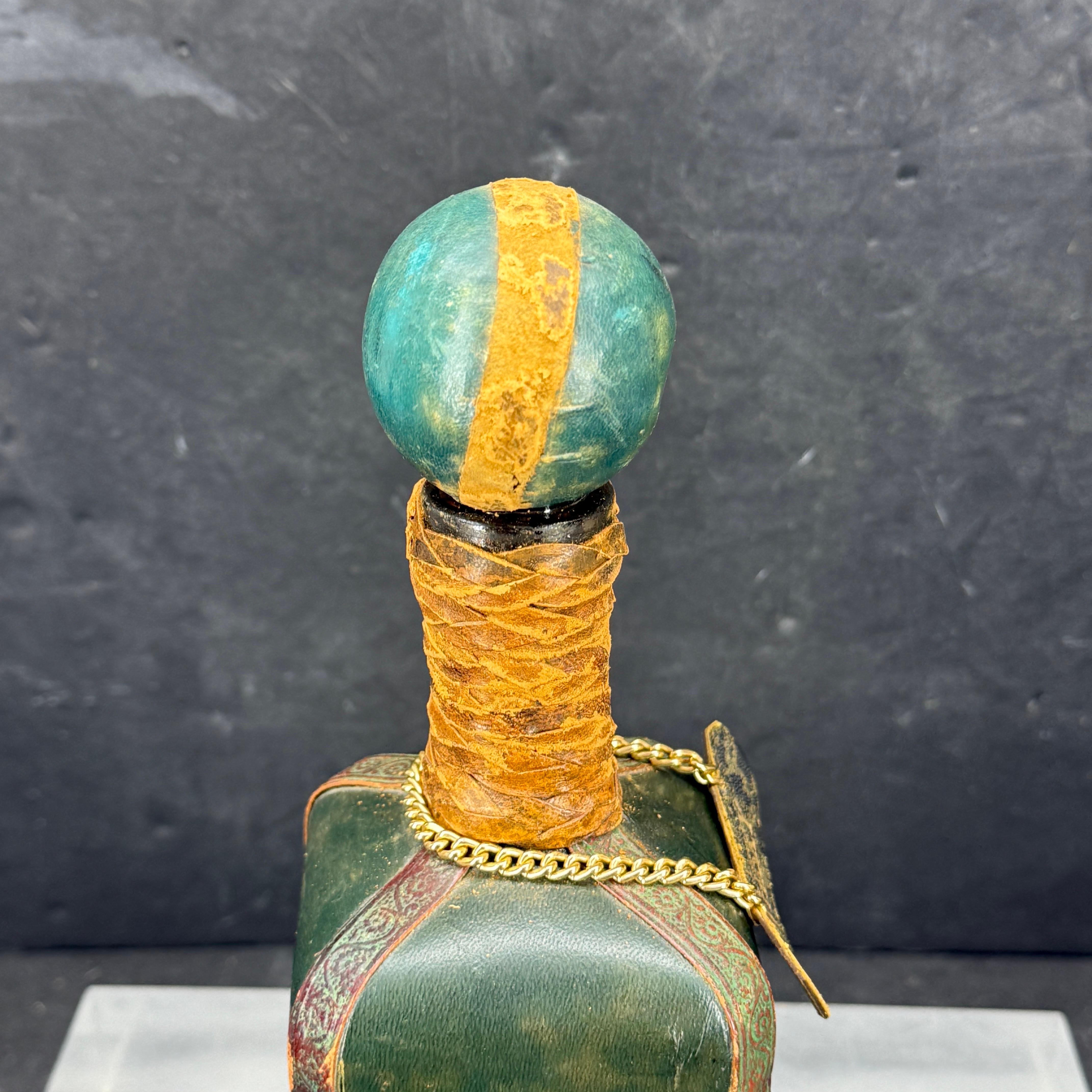 Mid-Century Vintage Italienisch Leder verziert Whisky-Flasche im Angebot 29