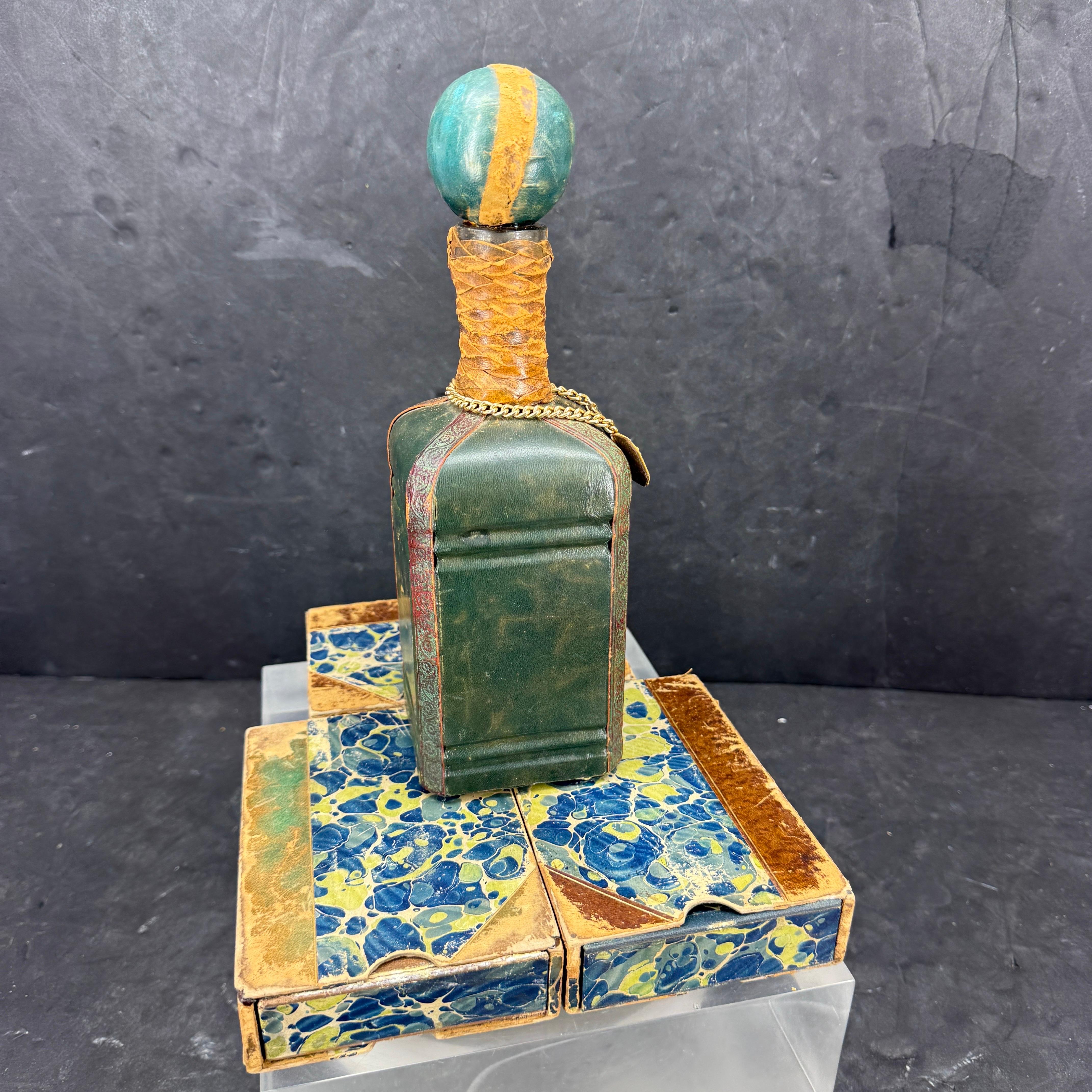Mid-Century Vintage Italienisch Leder verziert Whisky-Flasche im Angebot 30