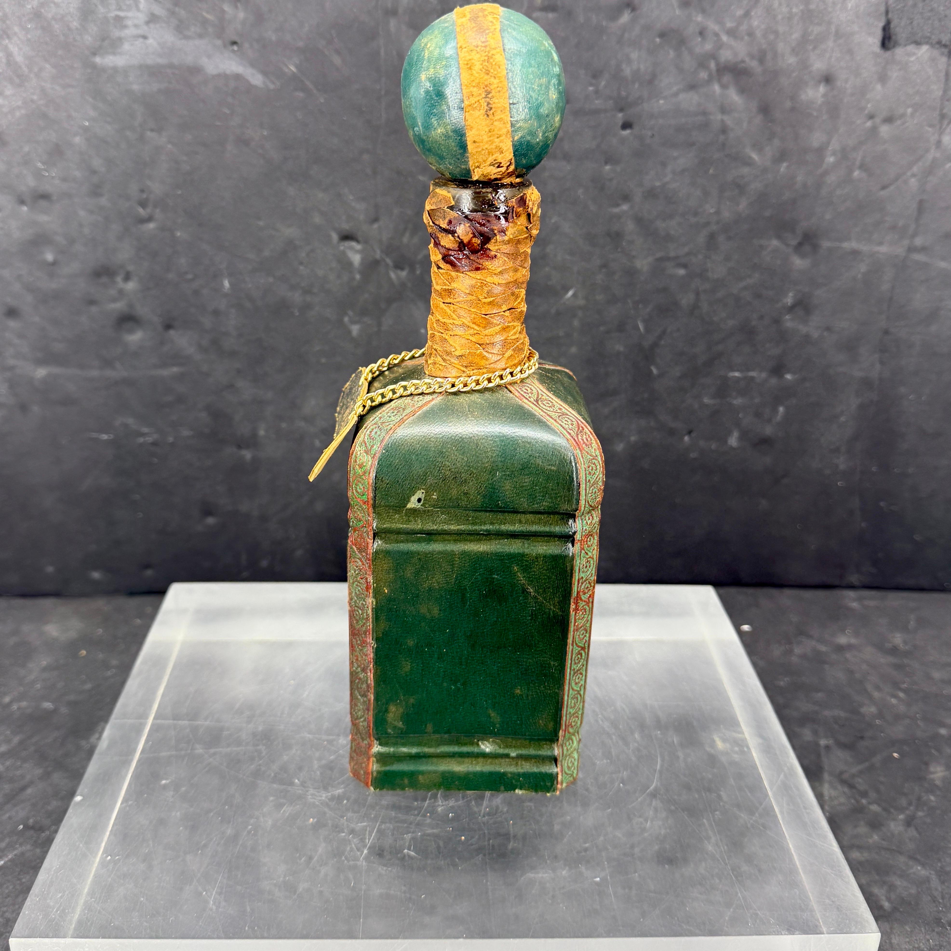 Mid-Century Vintage Italienisch Leder verziert Whisky-Flasche im Angebot 4