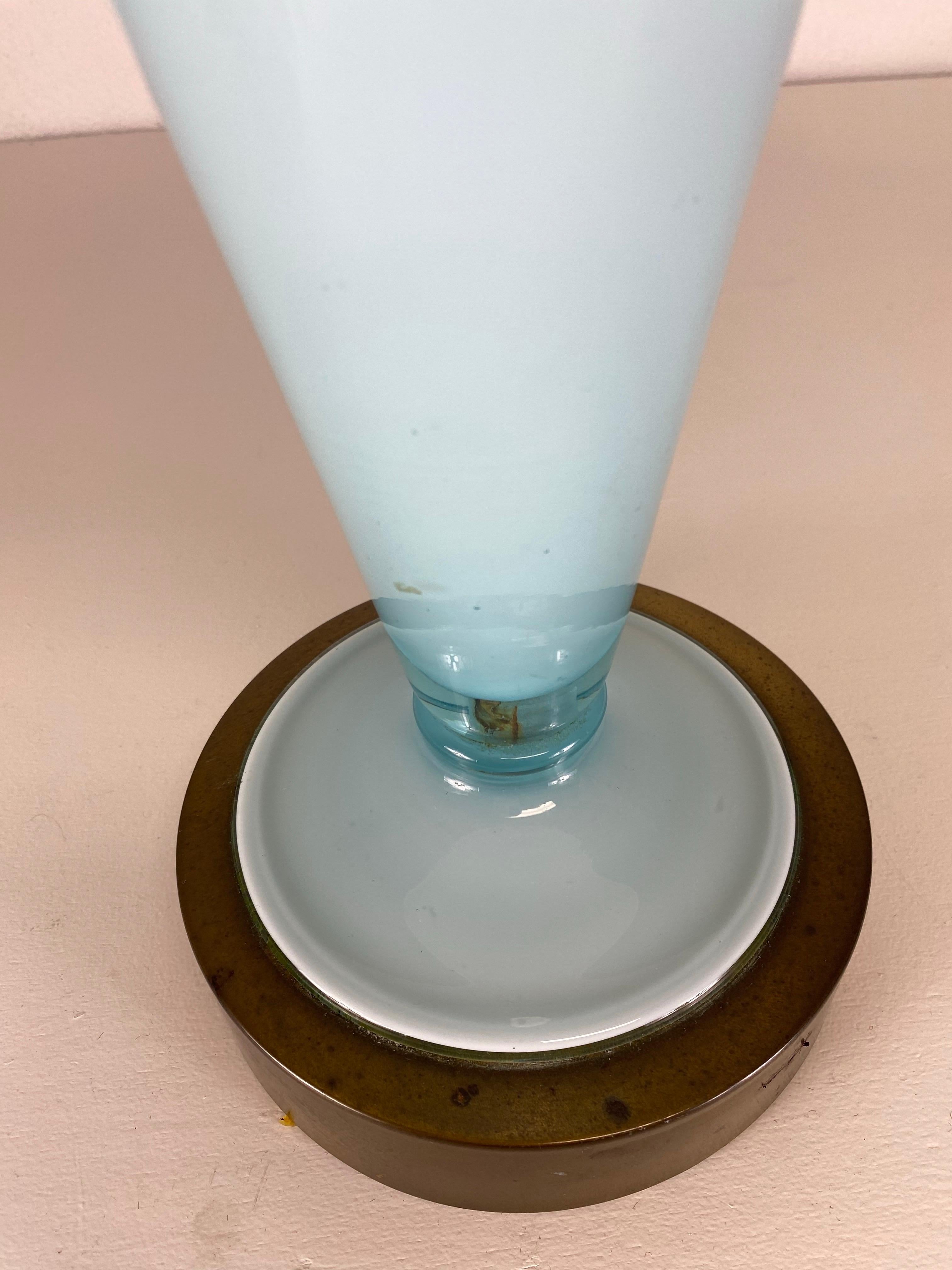Verre Lampe de table italienne vintage du milieu du siècle dernier en verre de Murano bleu opaque en vente