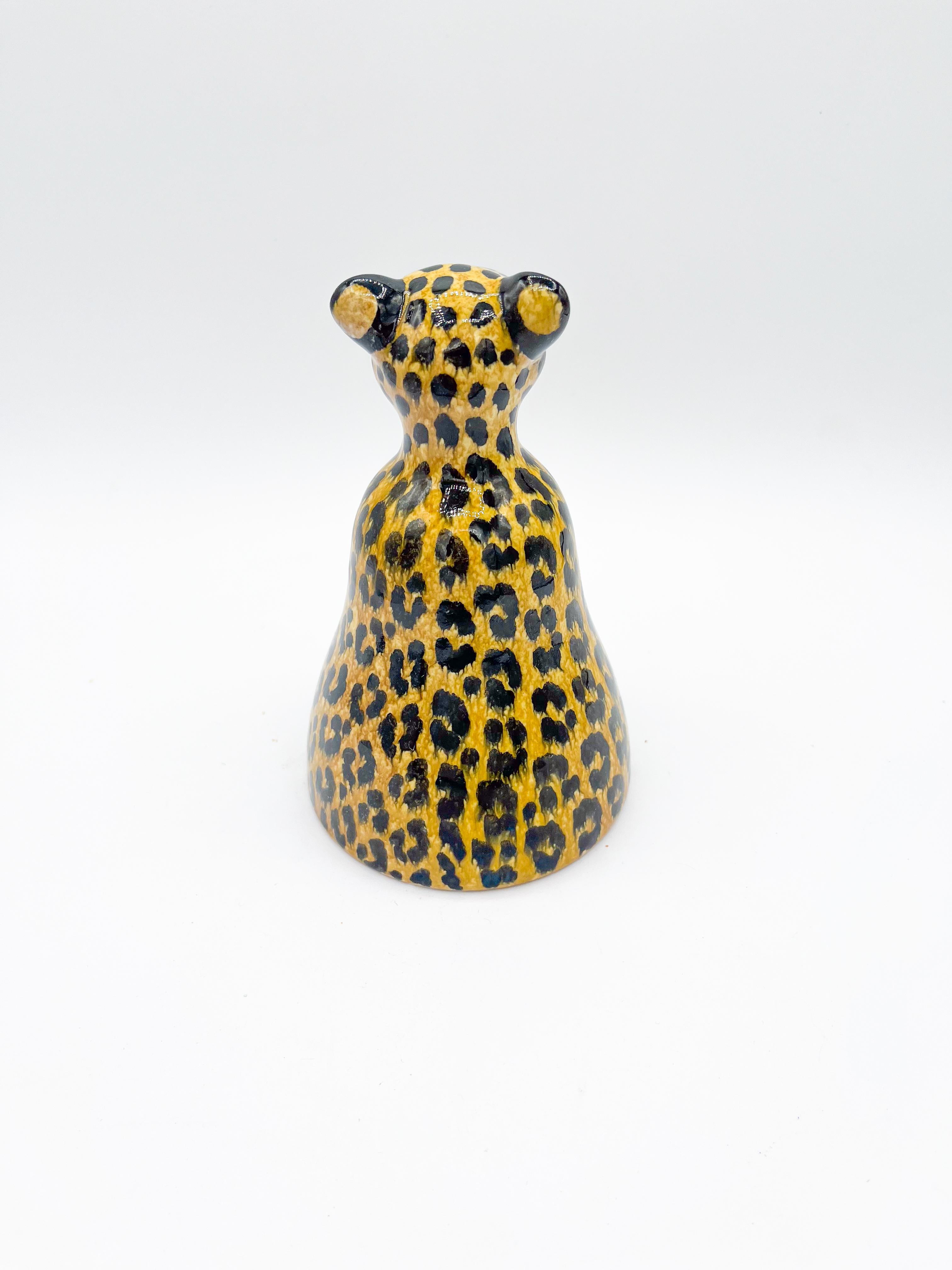 This exquisite Italian terracotta cheetah bell from the 1970s is a rare and collectible treasure. Hand-painted and glazed with remarkable craftsmanship, it features lifelike details that bring warmth and character to any space. 

This bell comes