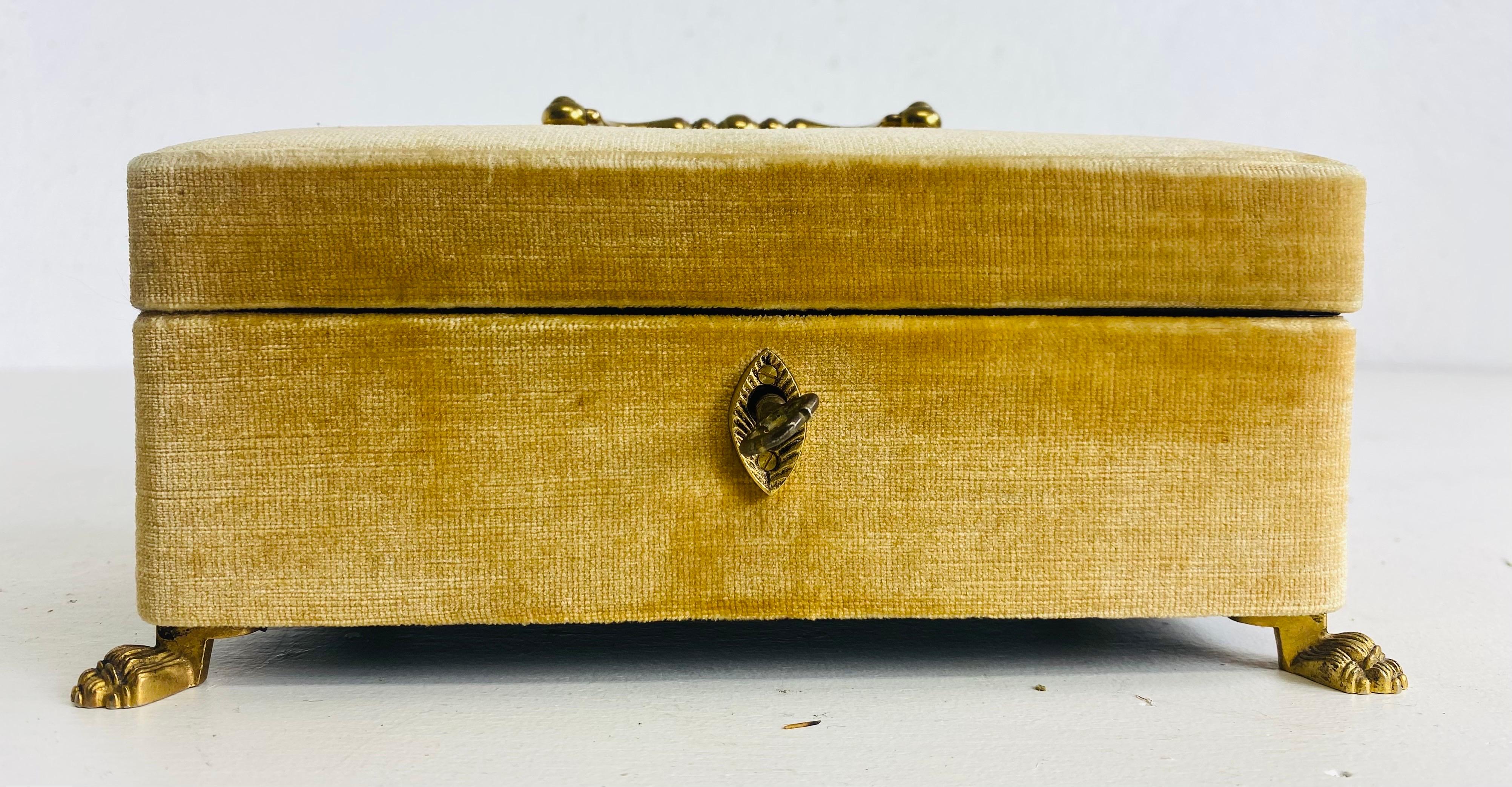 Mid-century vintage Italian velvet covered jewelry box In Good Condition In Allentown, PA