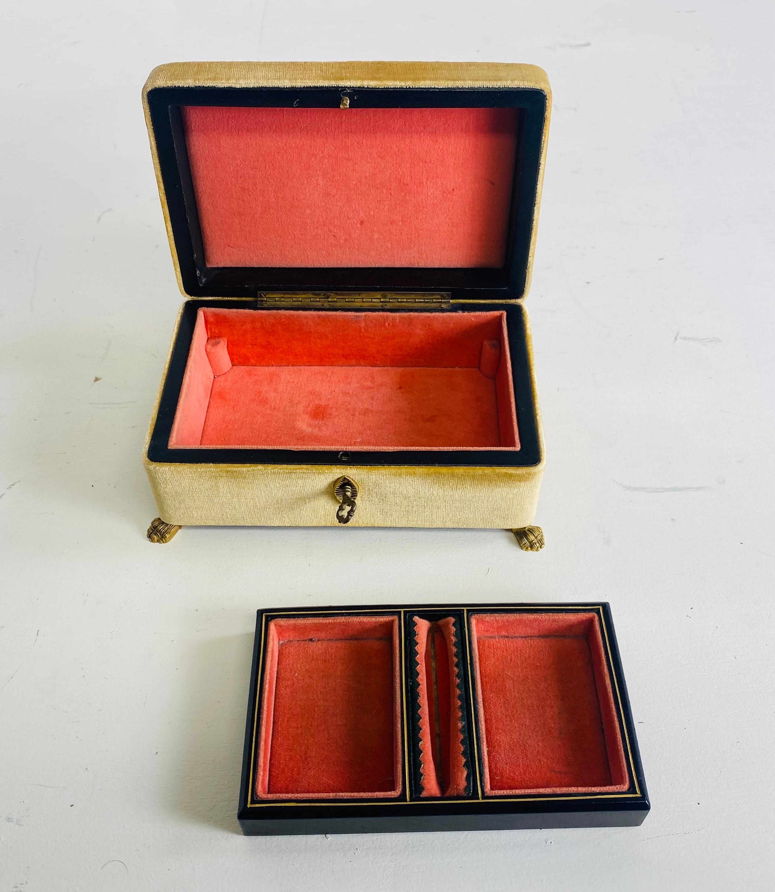Velvet Mid-century vintage Italian velvet covered jewelry box For Sale