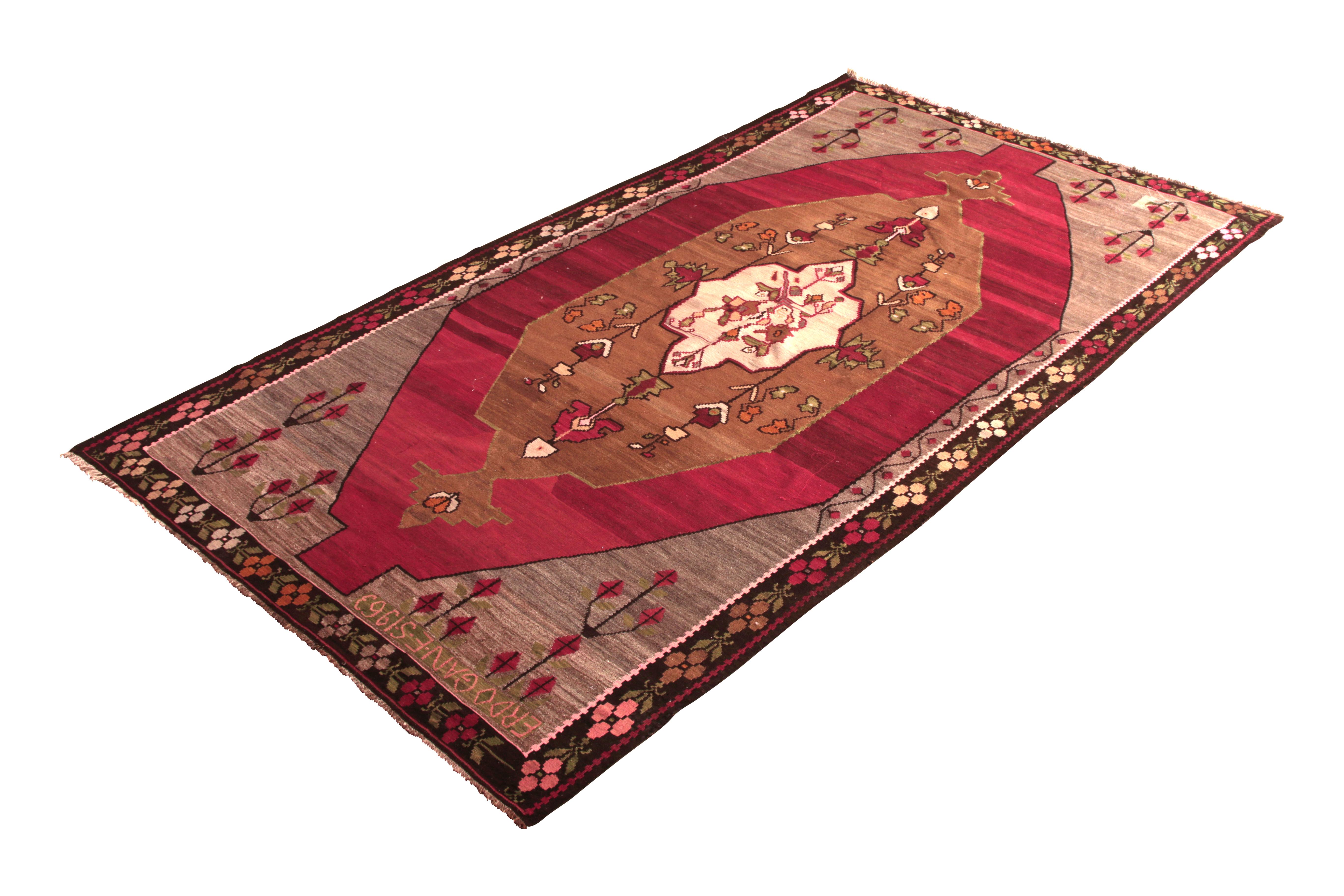 While the medallion design is the visual focal point of this handmade vintage Turkish Kilim rug, the bright gold signature in the upper left corner lends a distinctive factor to its collectible and its repute as a midcentury Kilim rug, handwoven