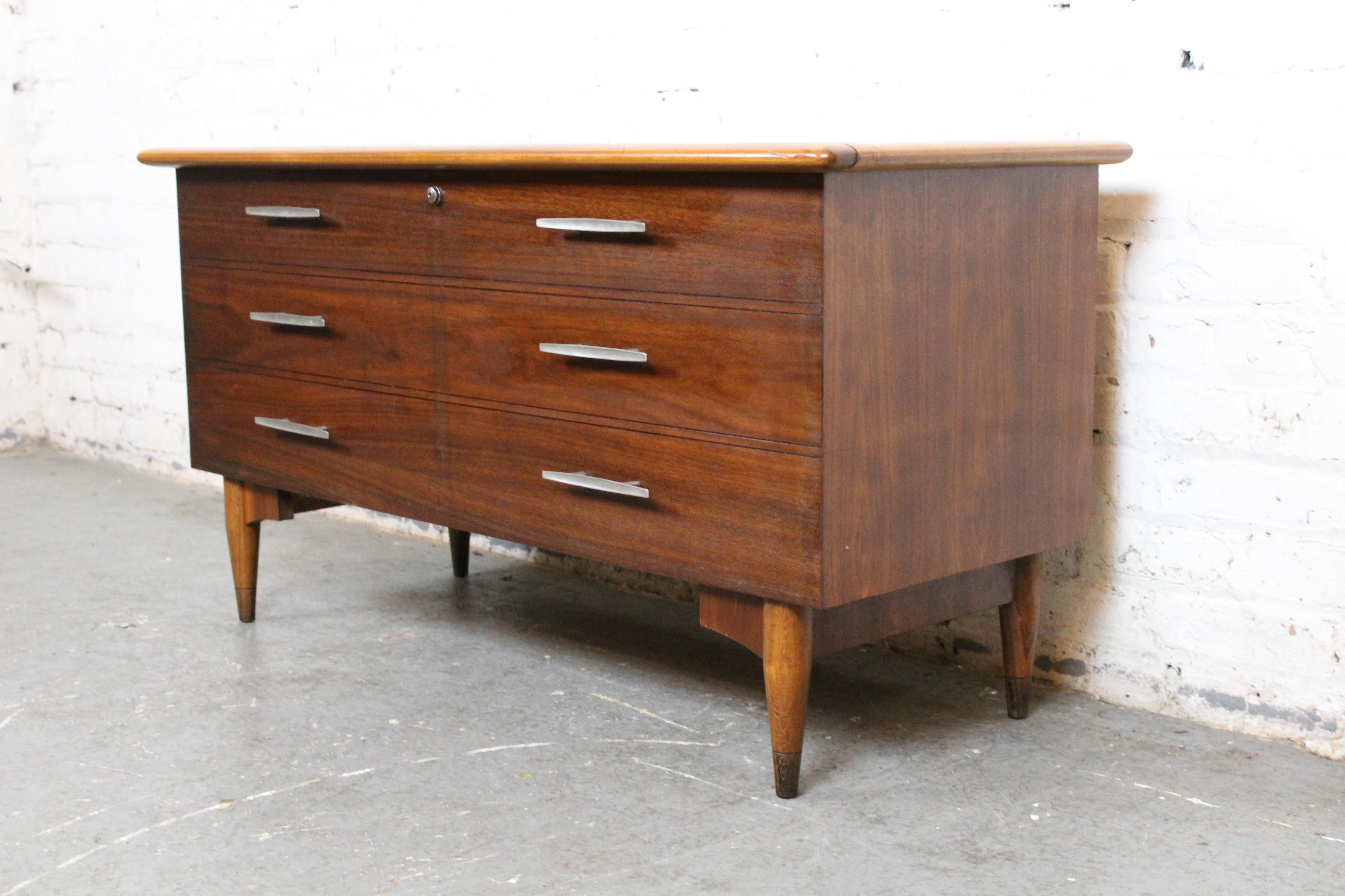 Bring home a piece synonymous with mid-century modern American design with Lane Furniture's iconic 