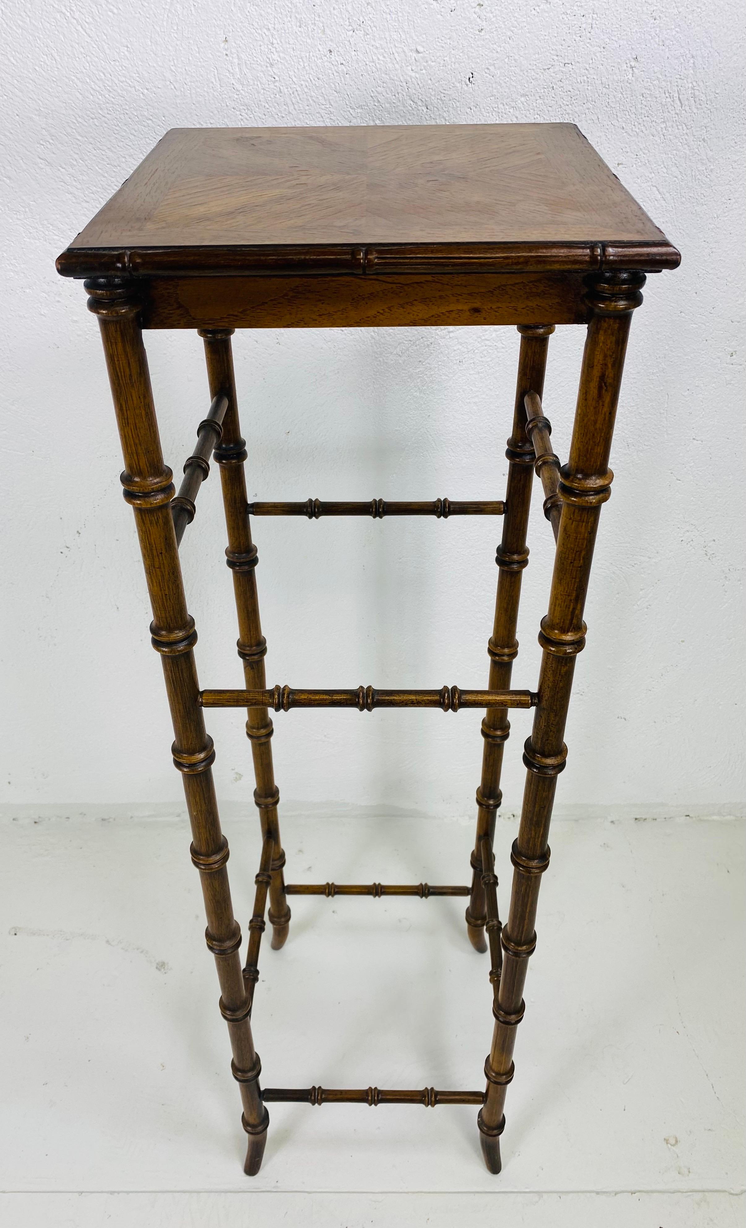Pedestal de bambú de imitación Lane Furniture Co. vintage de mediados de siglo en Bueno estado para la venta en Allentown, PA