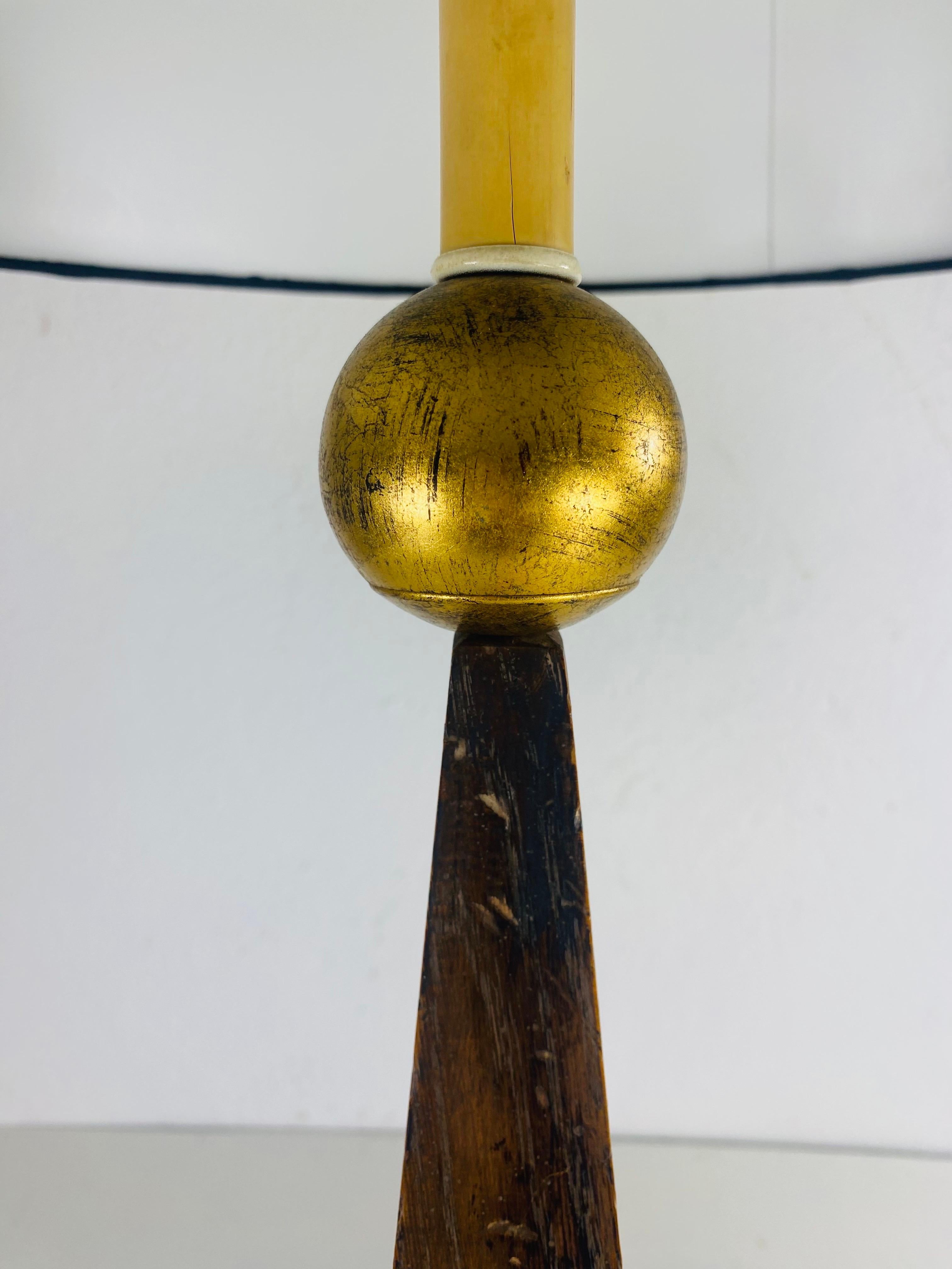 Fatto a mano Mid-century vintage large walnut obelisk table lamp in vendita