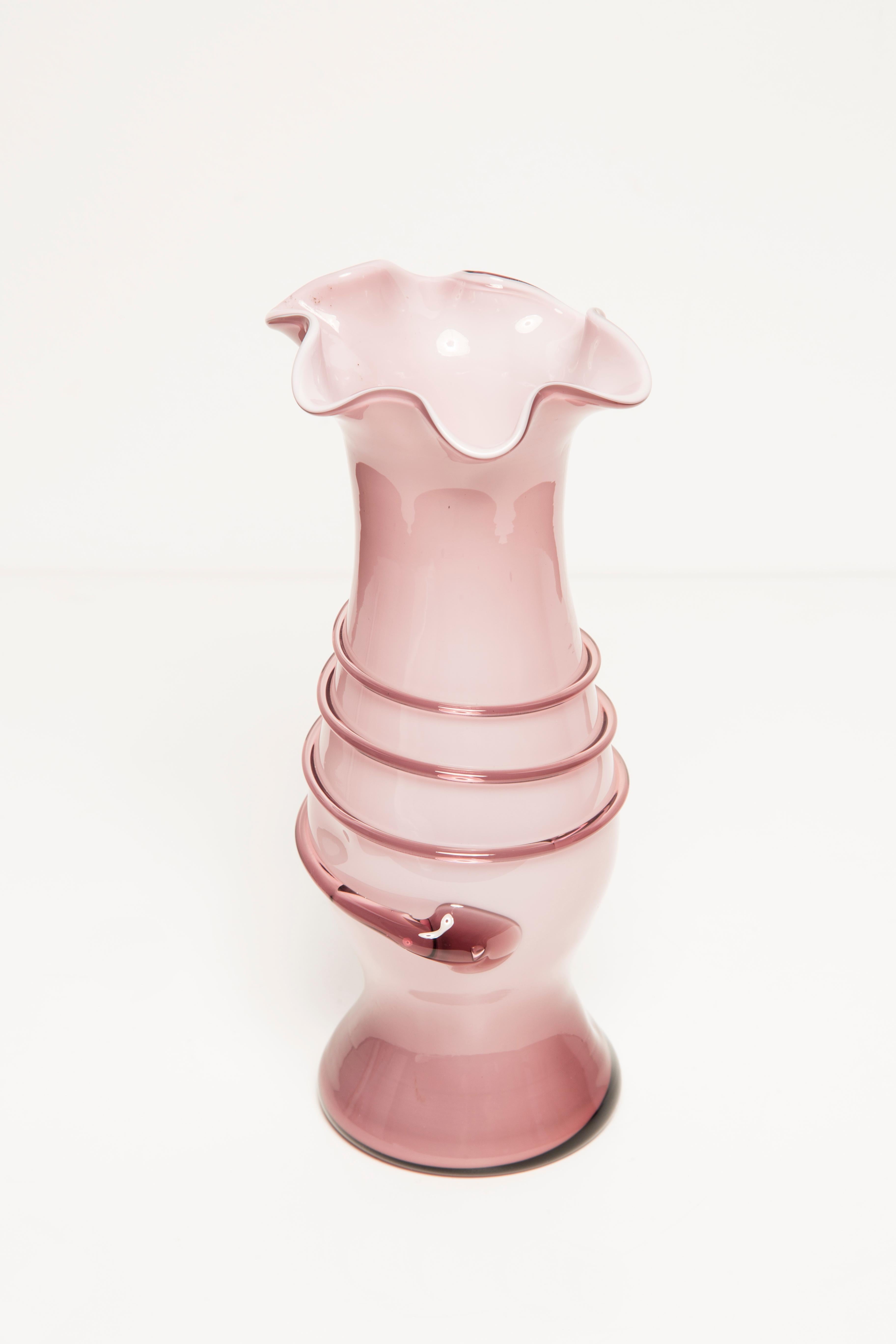 Midcentury Vintage Lavender Swivel Curly Medium Vase, Italy, 1960s For Sale 1