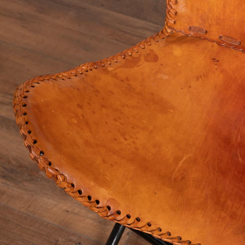 Mid-Century Vintage Leather Butterfly Chair In Good Condition In Round Top, TX