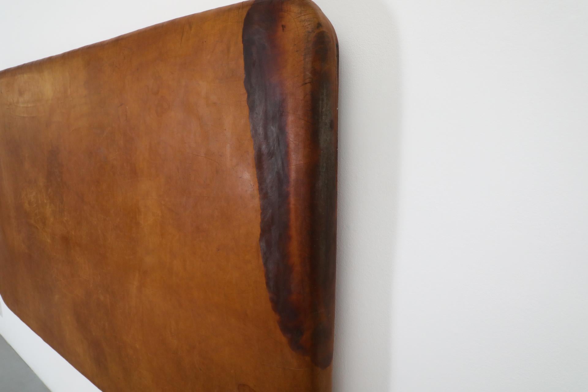 Mid-Century Vintage Gymnastik-Teppich oder Kopfteil aus Leder im Angebot 7
