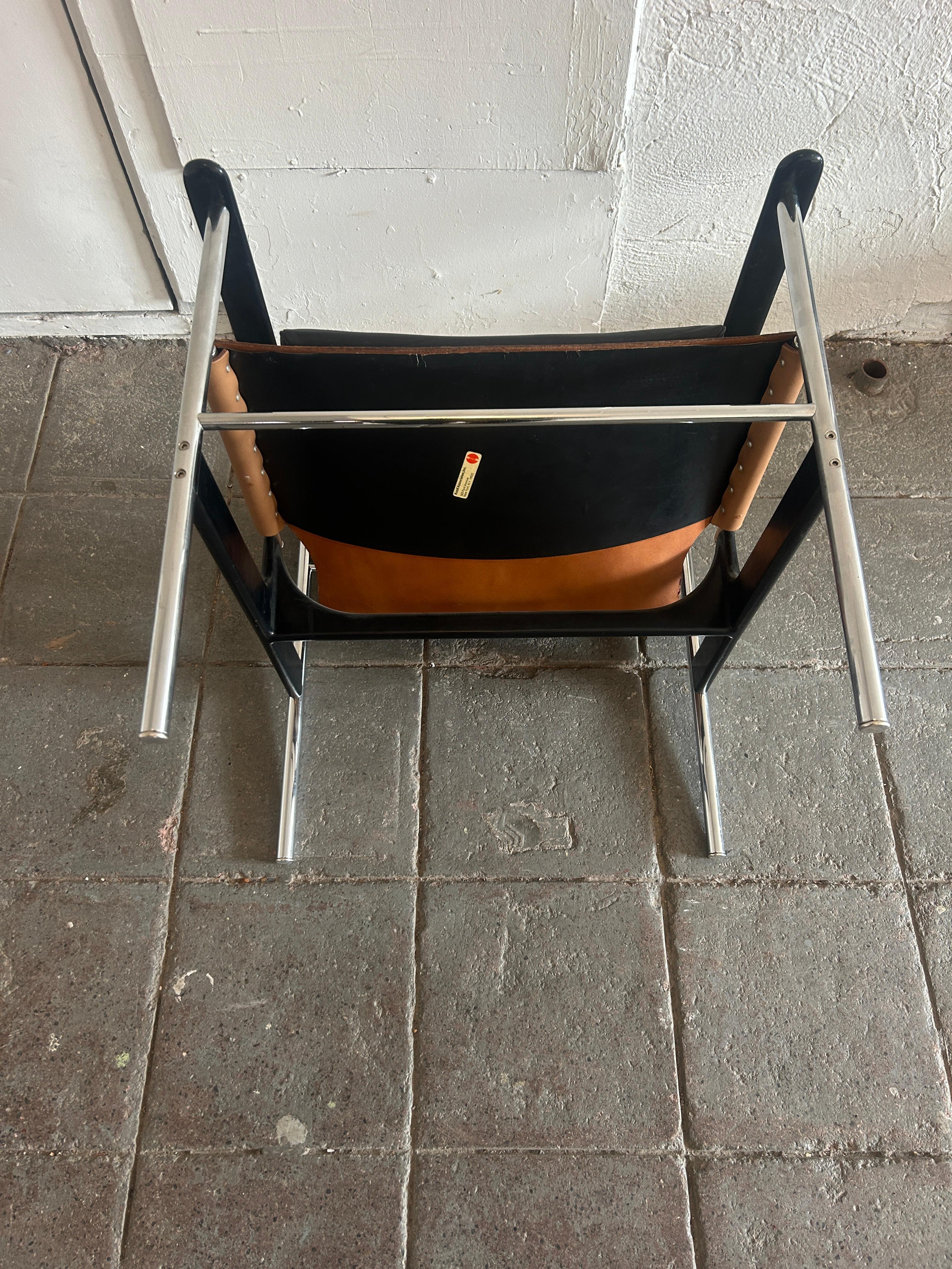 Mid century vintage leather sling 657 lounge chair by Charles pollock  In Good Condition For Sale In BROOKLYN, NY