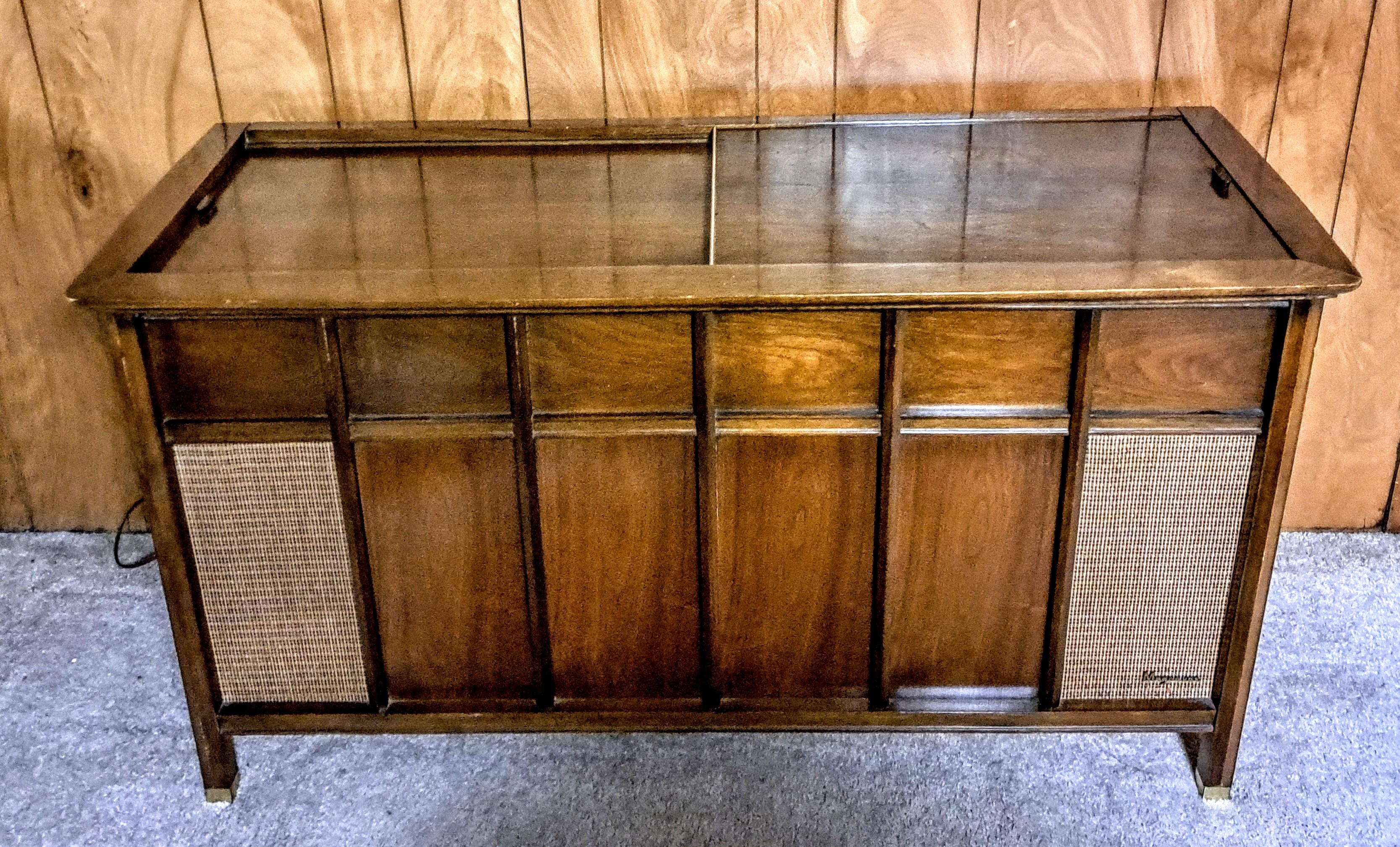 Vintage Magnavox-Spiegelwechsel- Stereo-Konsole, Mid-Century (Moderne der Mitte des Jahrhunderts) im Angebot