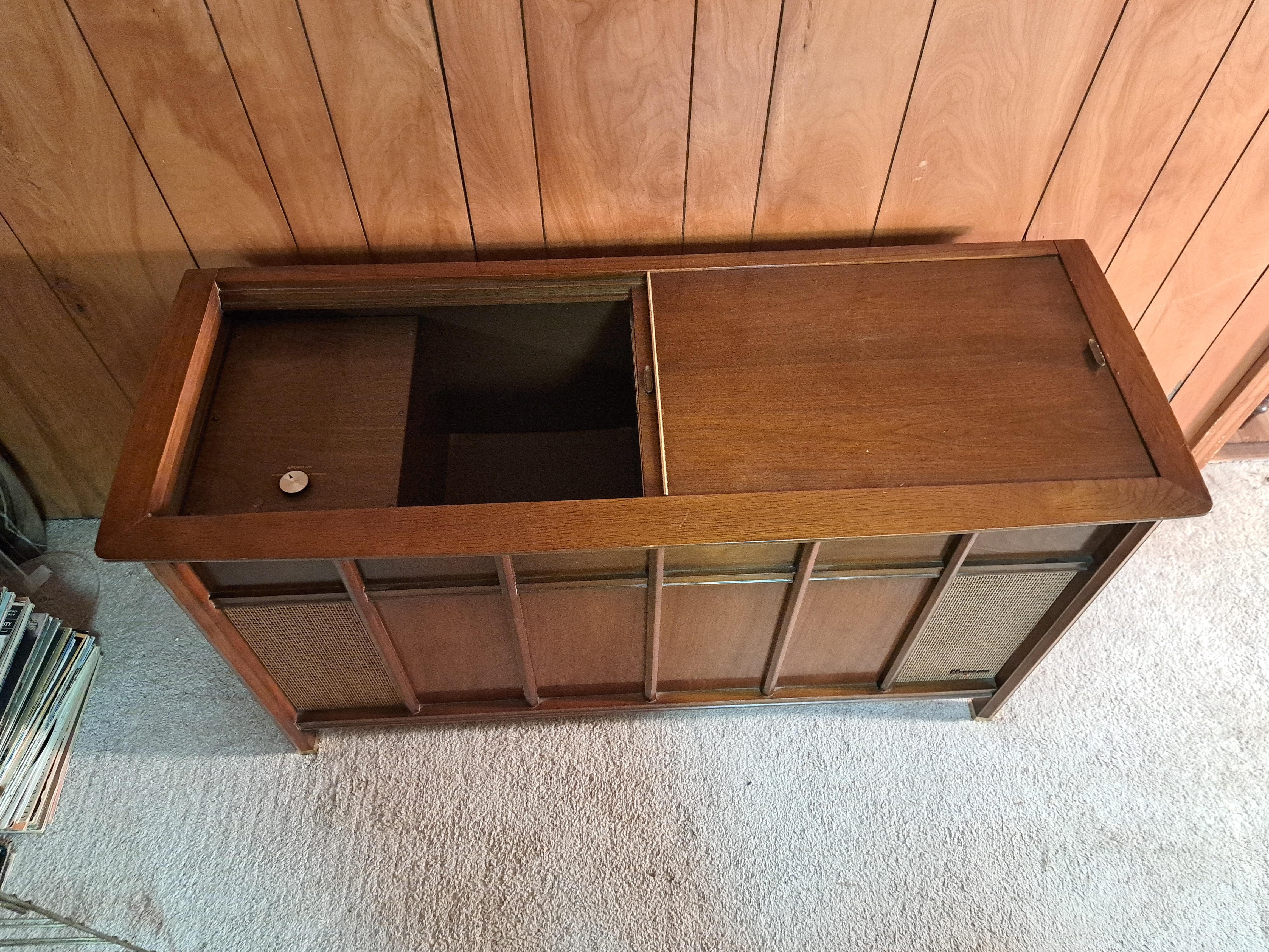 Vintage Magnavox-Spiegelwechsel- Stereo-Konsole, Mid-Century (amerikanisch) im Angebot