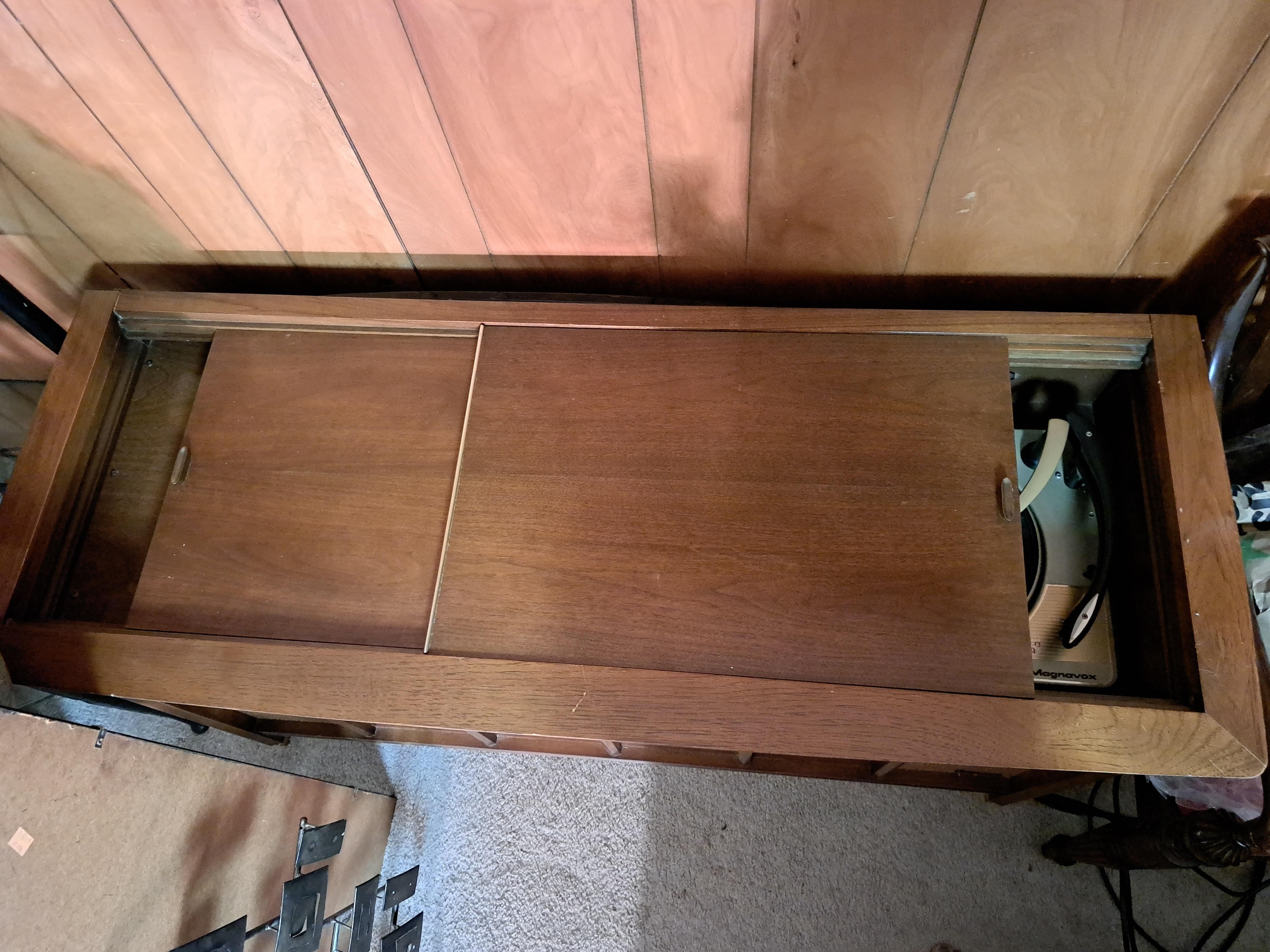 Vintage Magnavox-Spiegelwechsel- Stereo-Konsole, Mid-Century im Angebot 1