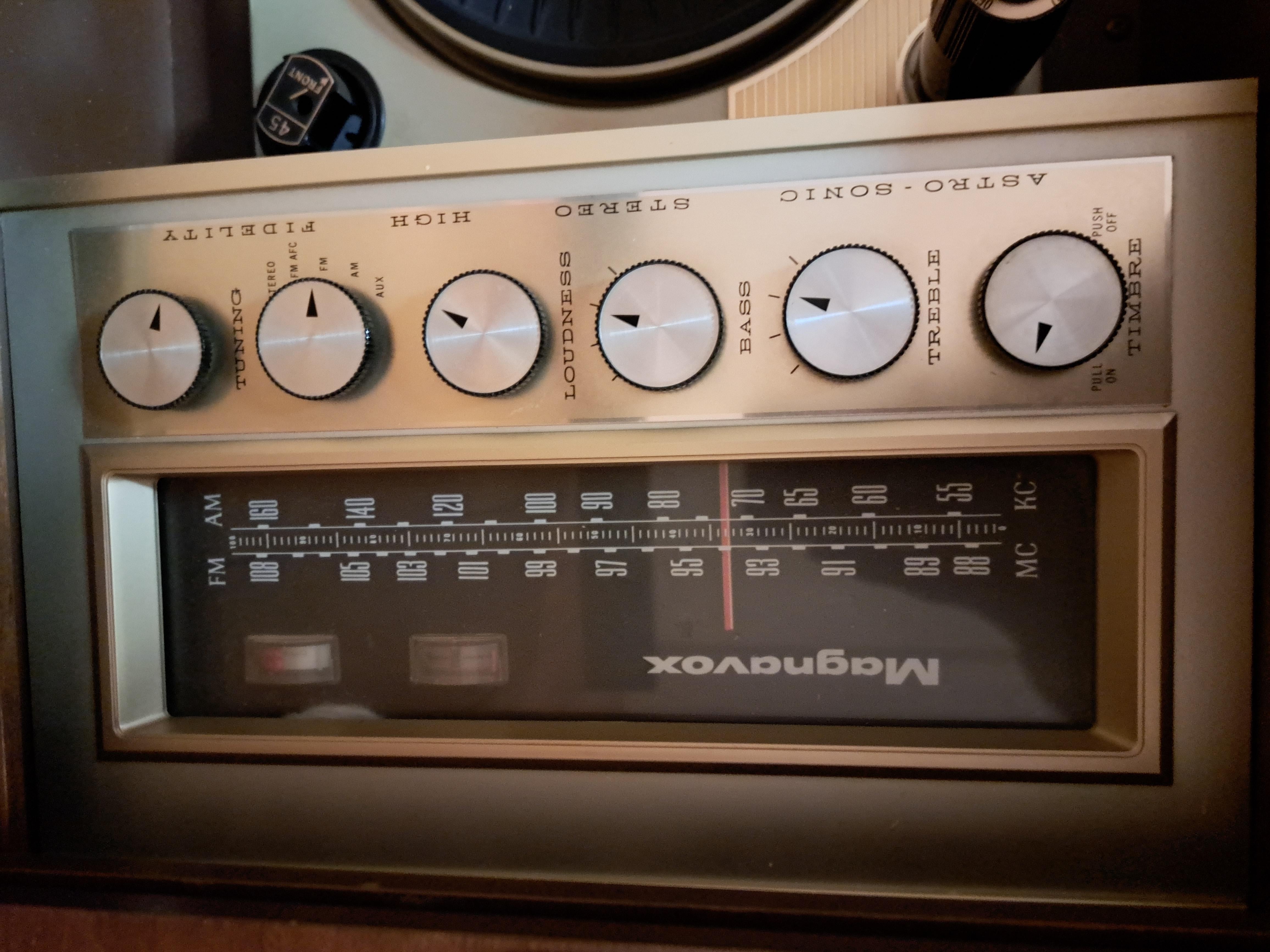 Vintage Magnavox-Spiegelwechsel- Stereo-Konsole, Mid-Century im Angebot 2