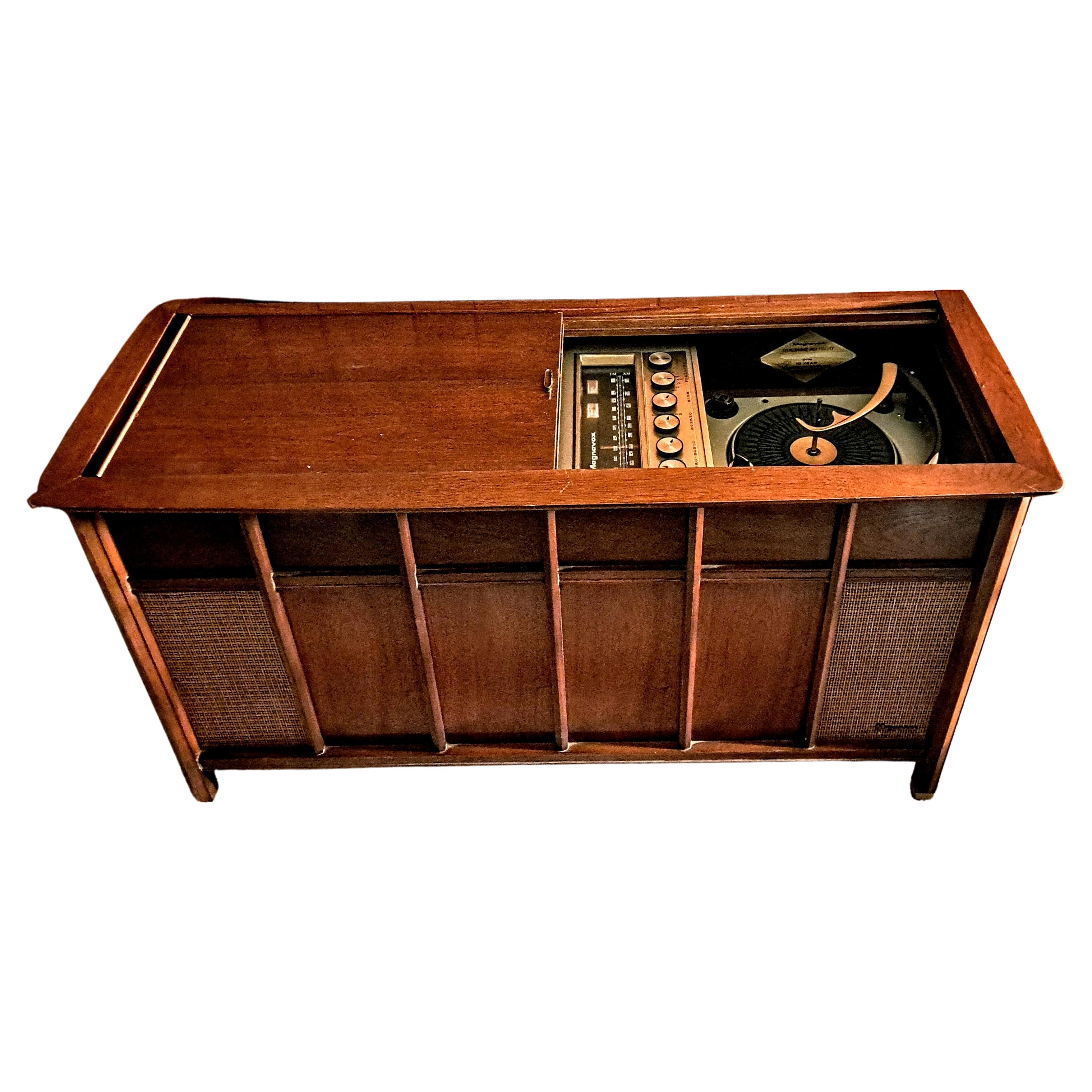 Console stéréo Magnavox Vintage du milieu du siècle dernier