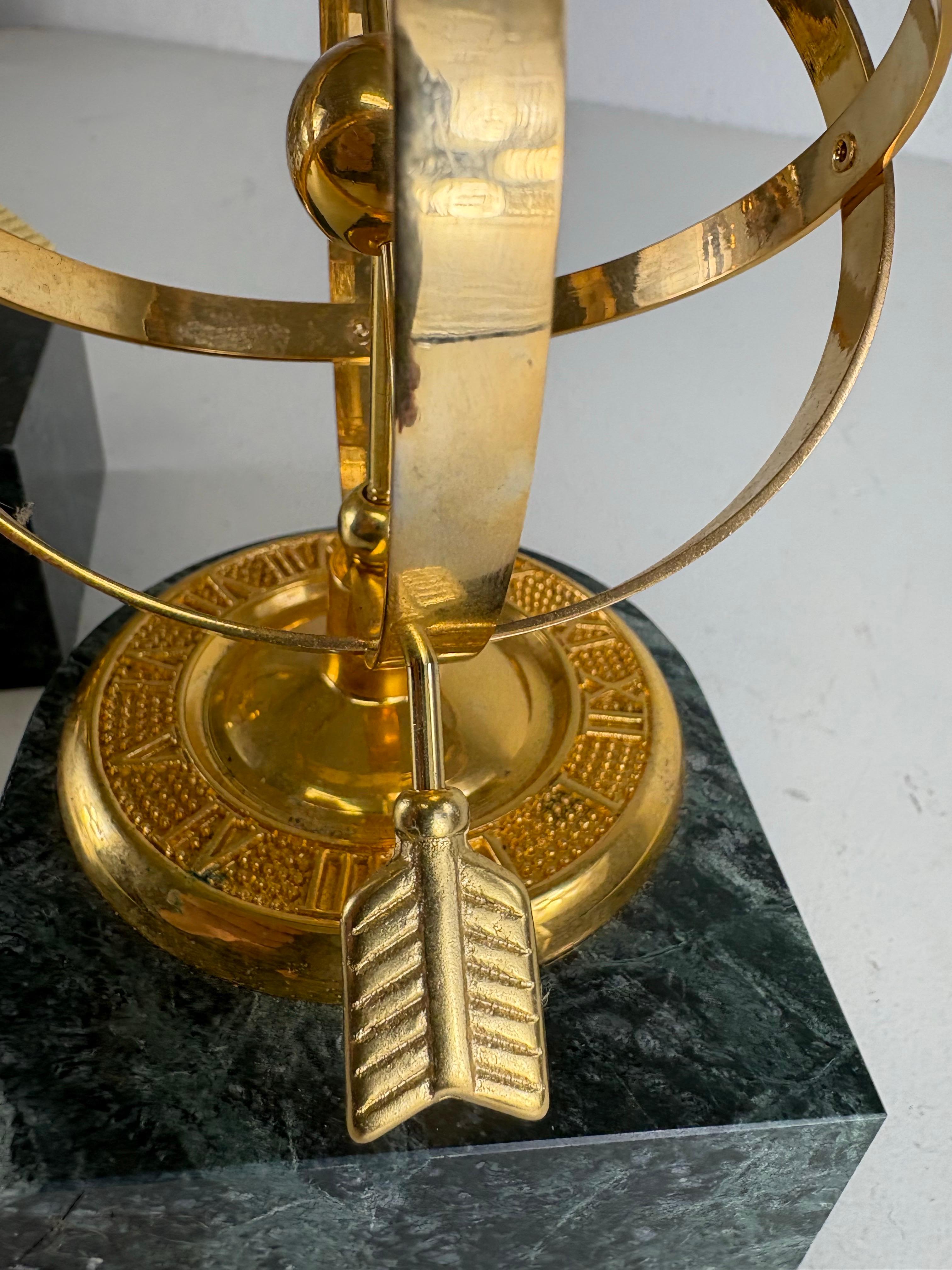 Fermalibri armillare in marmo e ottone della metà del secolo scorso/coppia in vendita 2