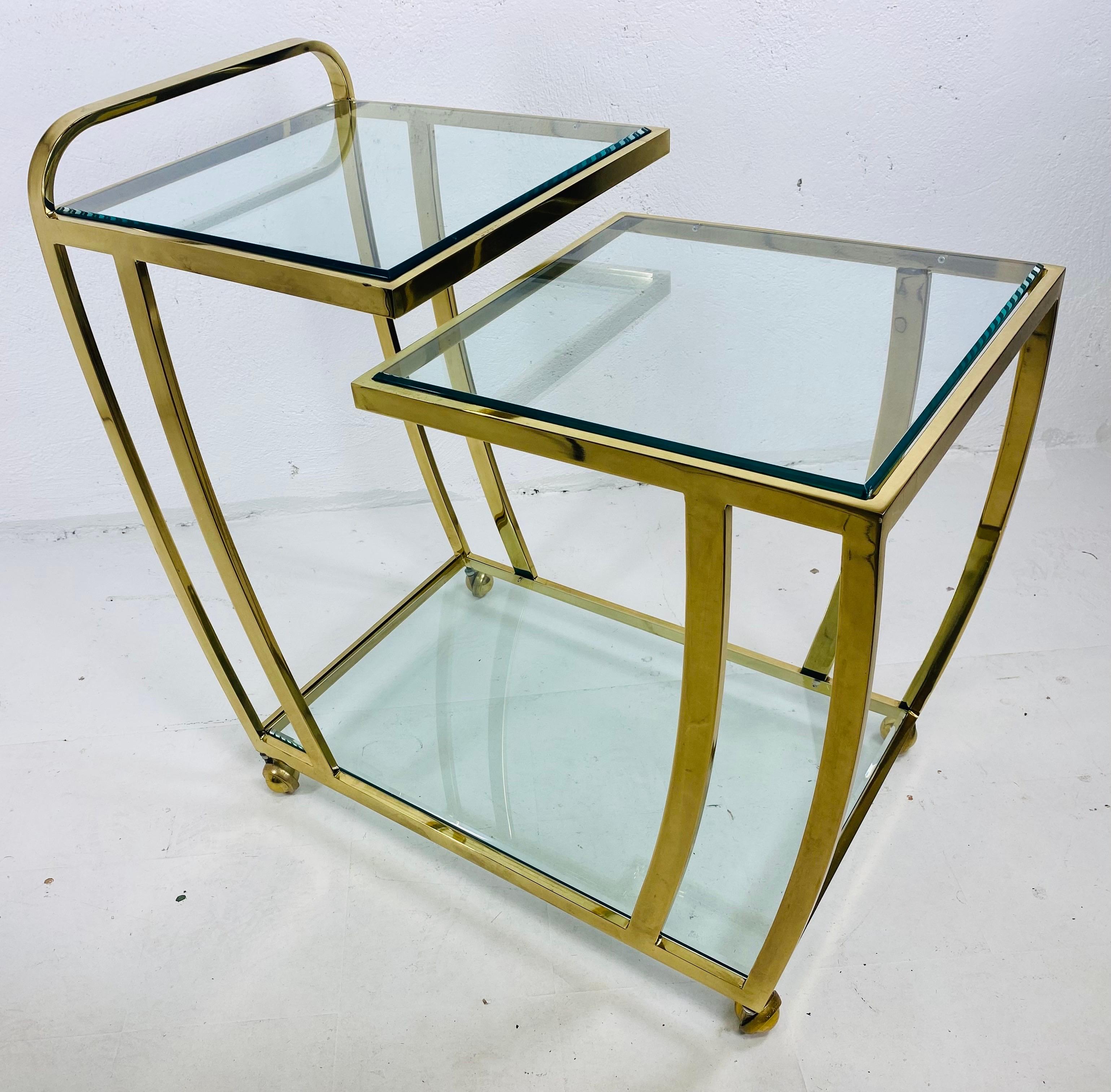 Carrito de bebidas de latón y cristal Milo Baughman vintage de mediados de siglo Hecho a mano en venta