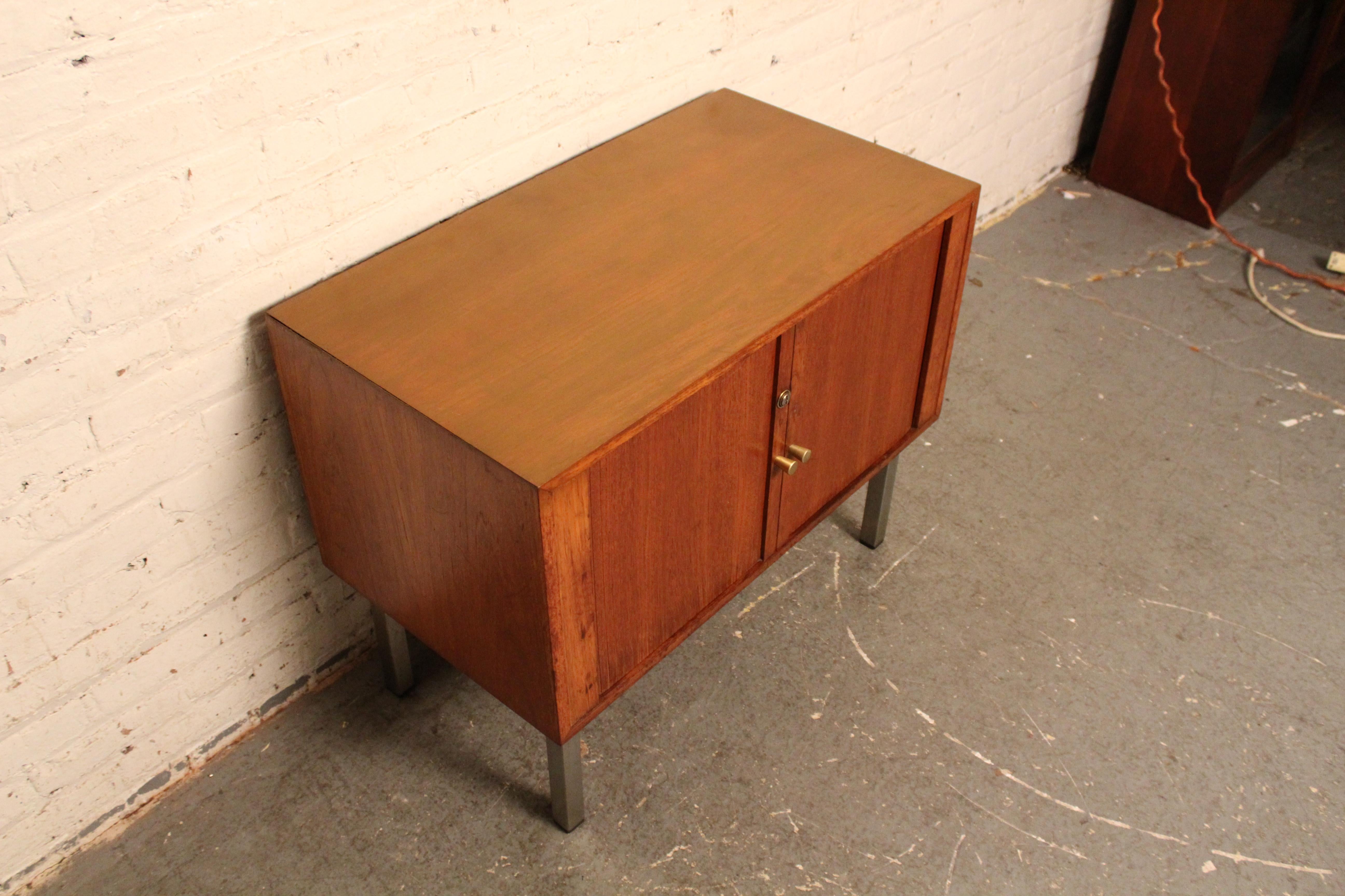 XX secolo Mini credenza da ufficio vintage di metà secolo in vendita