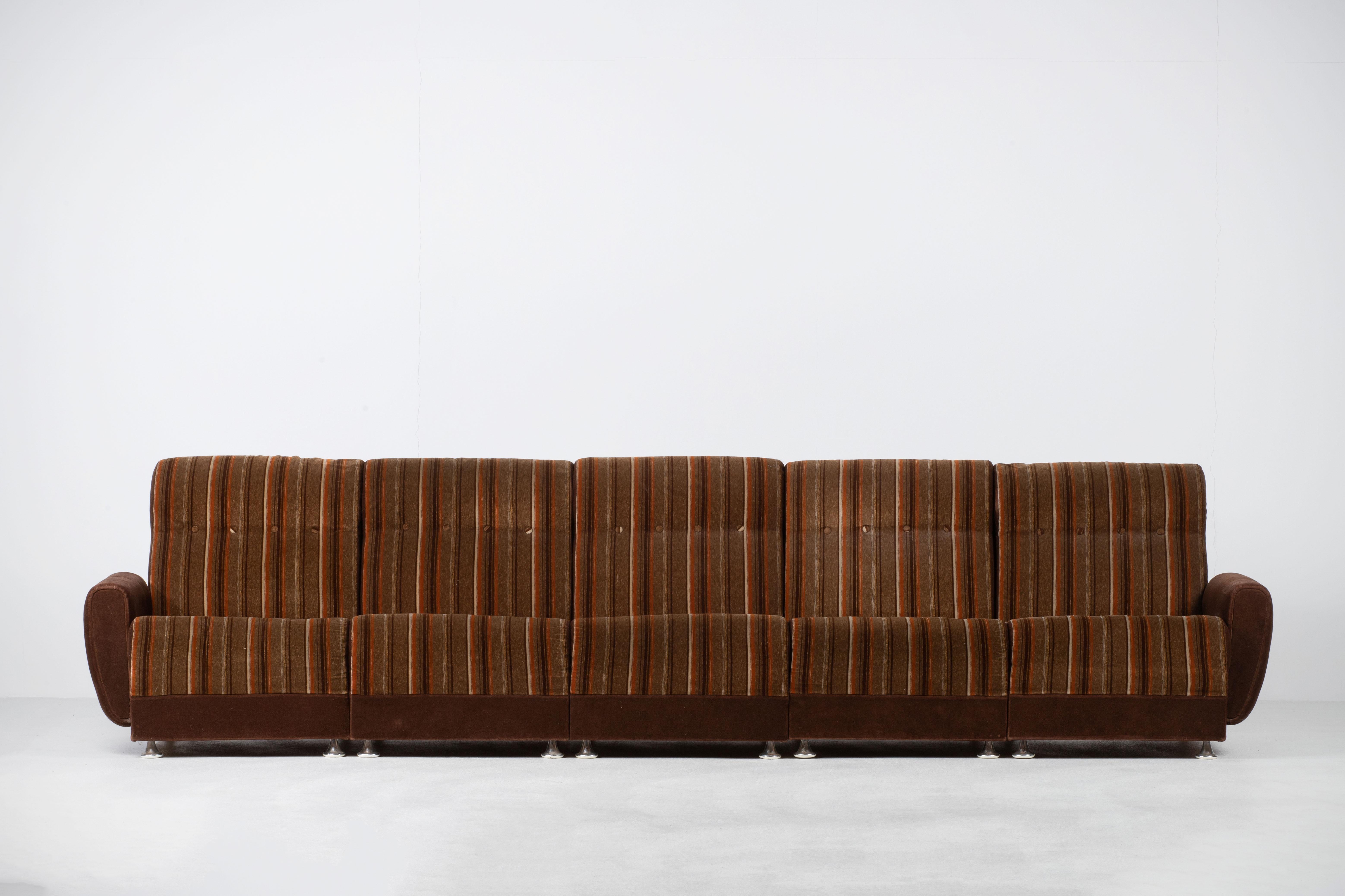 Modulare Sofa-Suite aus der Mitte des Jahrhunderts, 1970 (Samt) im Angebot