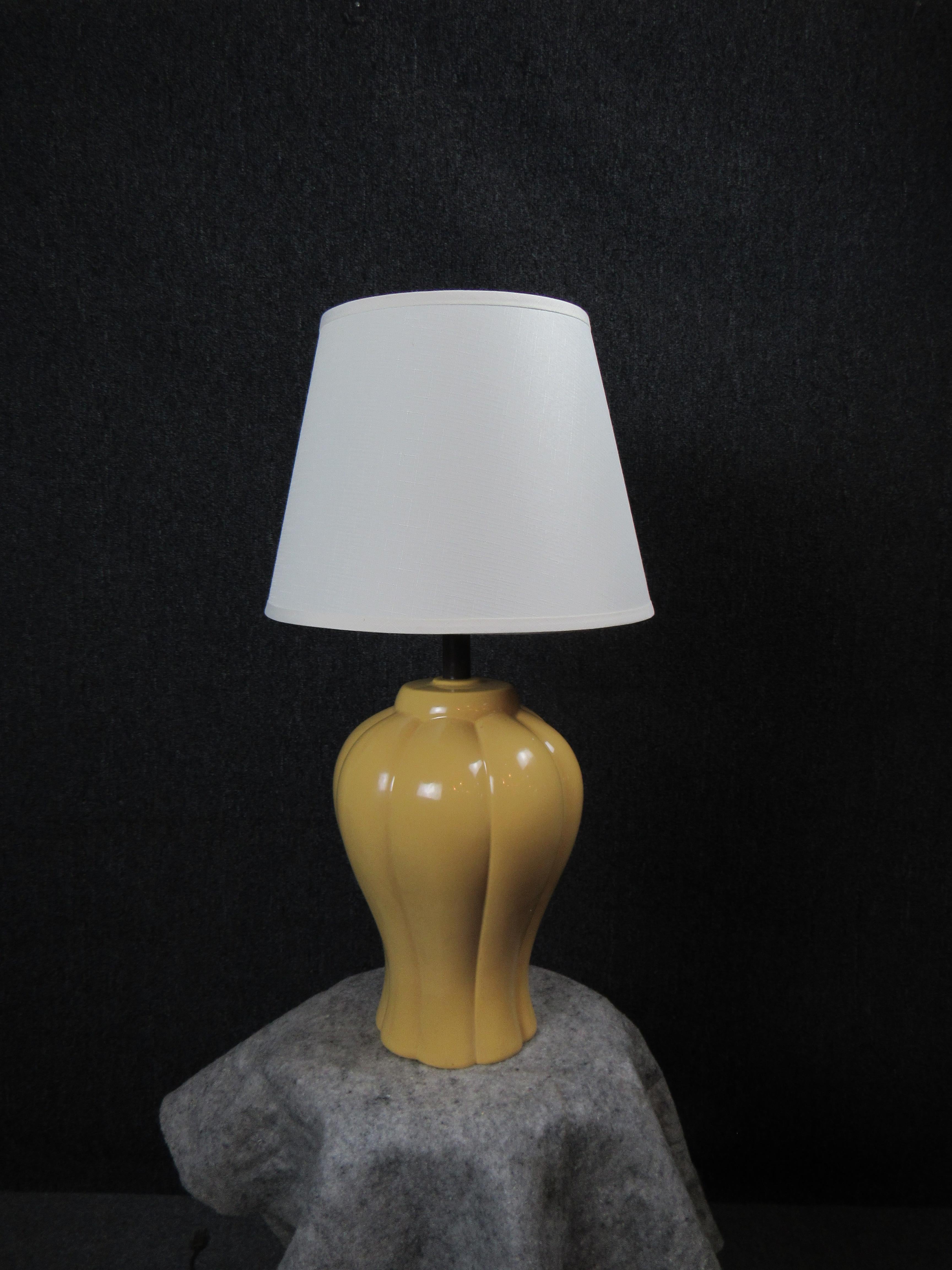 This lovely mid-century vintage table lamp is sure to lighten up any room! Featuring a curvaceous ceramic form in a charming mustard yellow hue, it's simplicity is sure to mesh seamlessly with a wide variety of styles, from retro to modern! Please