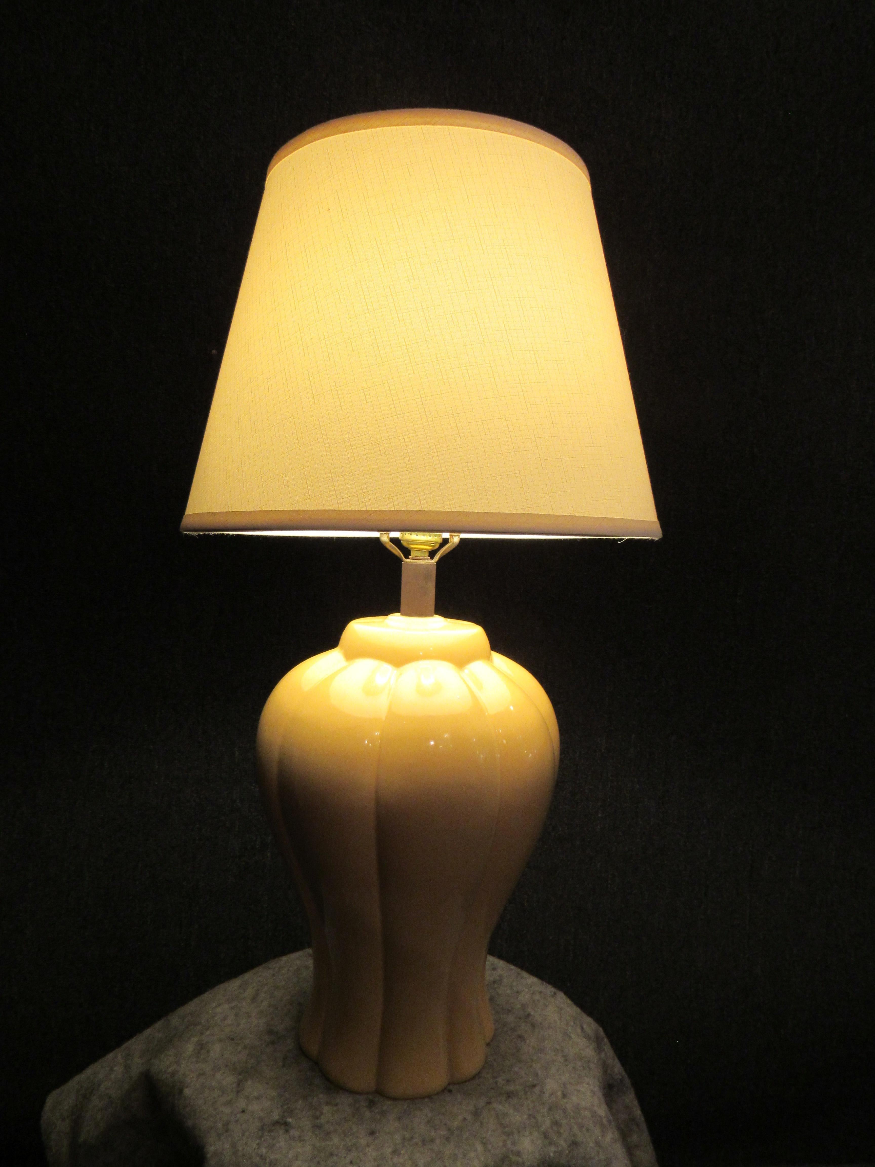 Mid-Century Vintage Mustard Ceramic Lamp For Sale 1