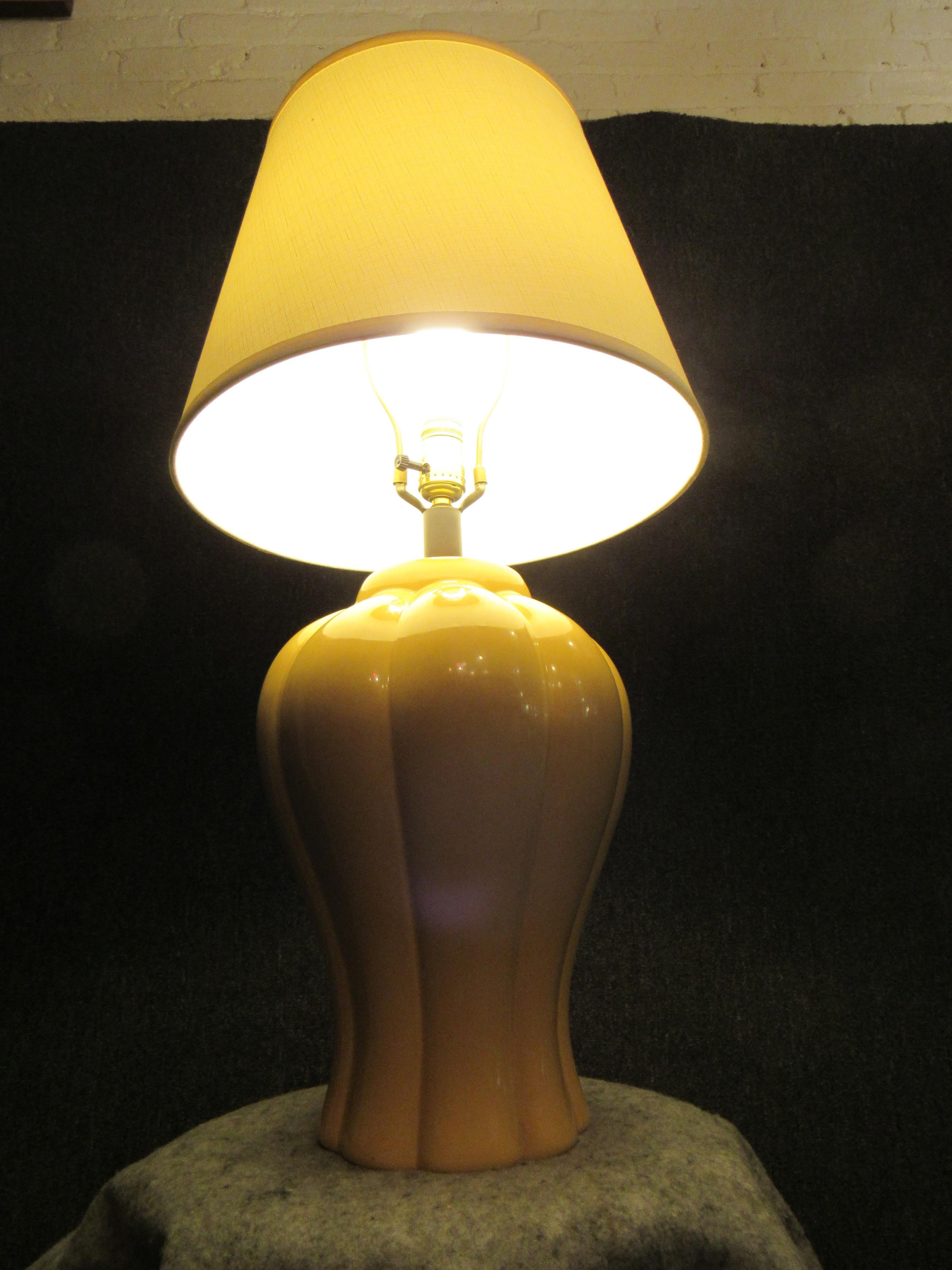 Mid-Century Vintage Mustard Ceramic Lamp For Sale 2