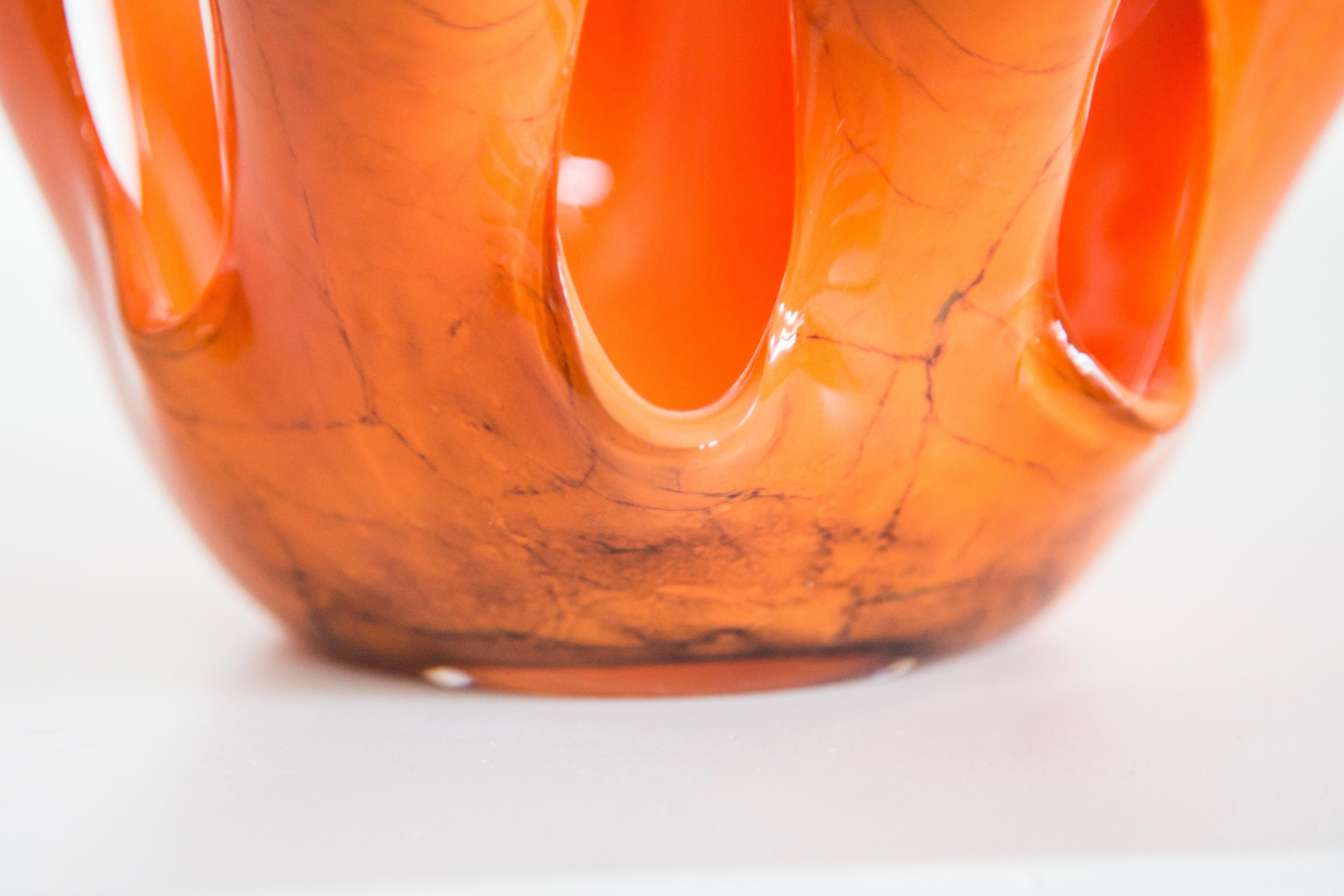 Vaso di vetro artistico arancione vintage di metà secolo, Europa, anni '70 in vendita 3