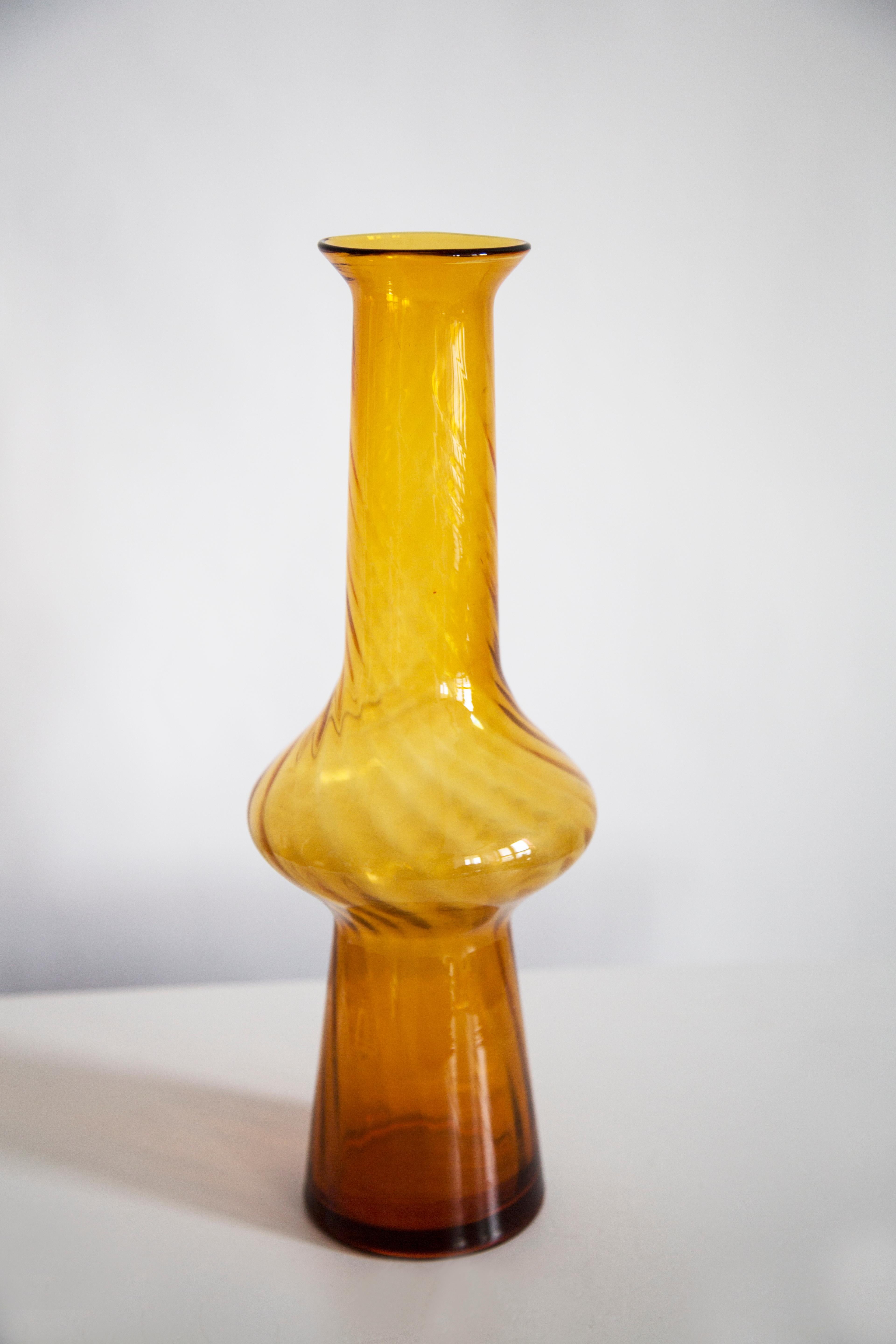 VASE “Frill”
Author: Decorative Glassworks 