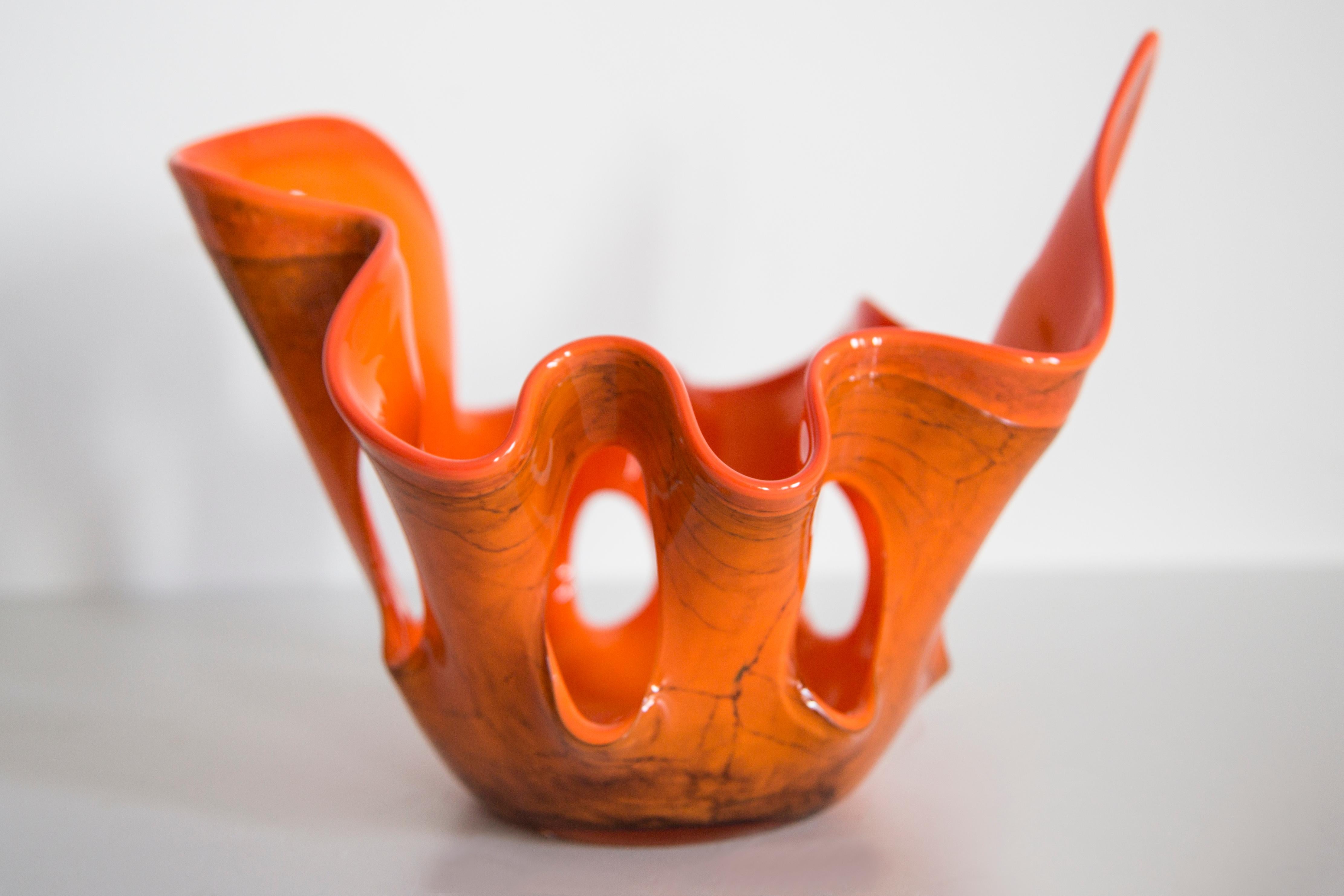 Mid-Century moderno Vaso di vetro artistico arancione vintage di metà secolo, Europa, anni '70 in vendita