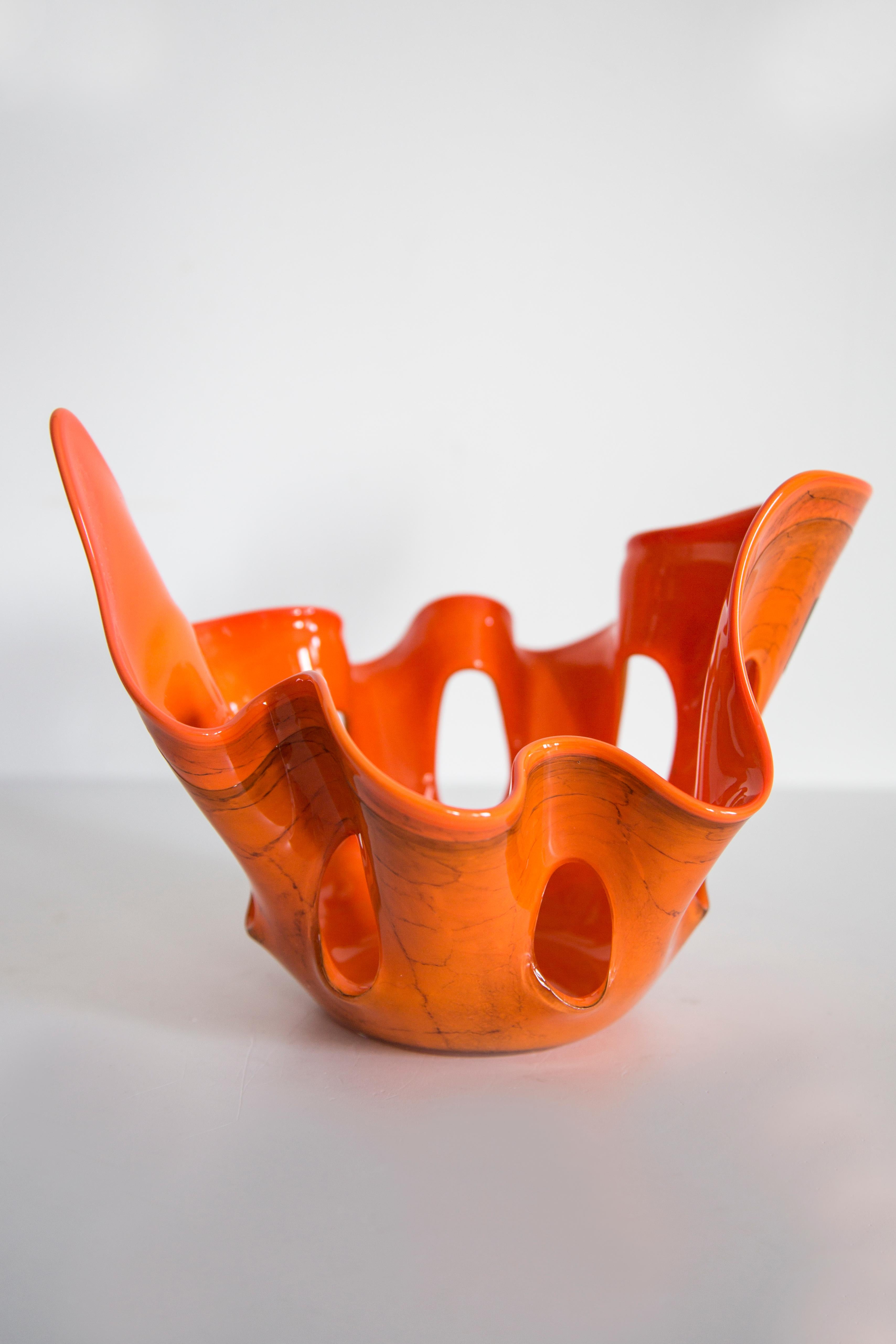 Vaso di vetro artistico arancione vintage di metà secolo, Europa, anni '70 In condizioni ottime in vendita a 05-080 Hornowek, PL