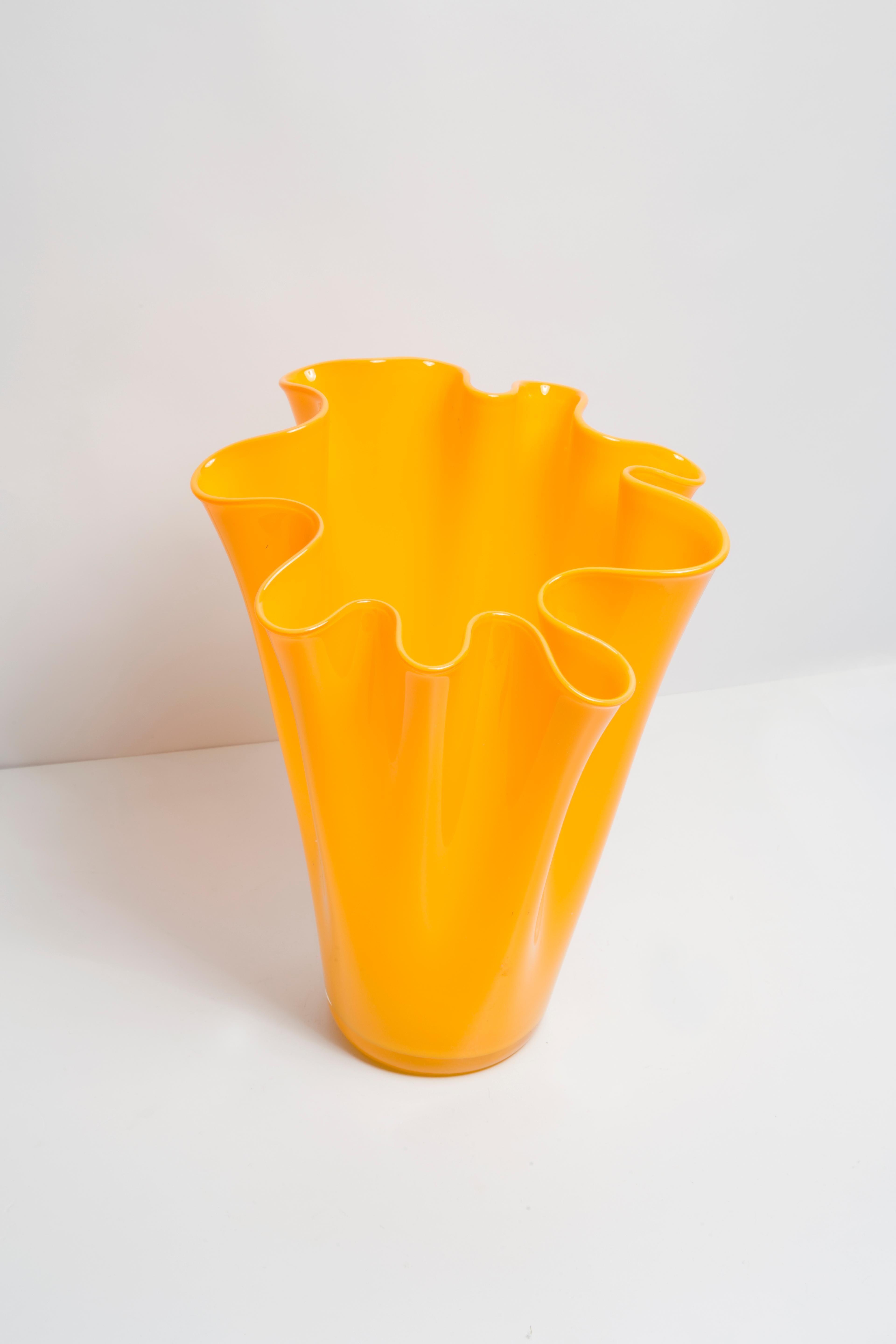 Mid Century Vintage Orange Frill Vase, Italy, 1960s In Good Condition In 05-080 Hornowek, PL