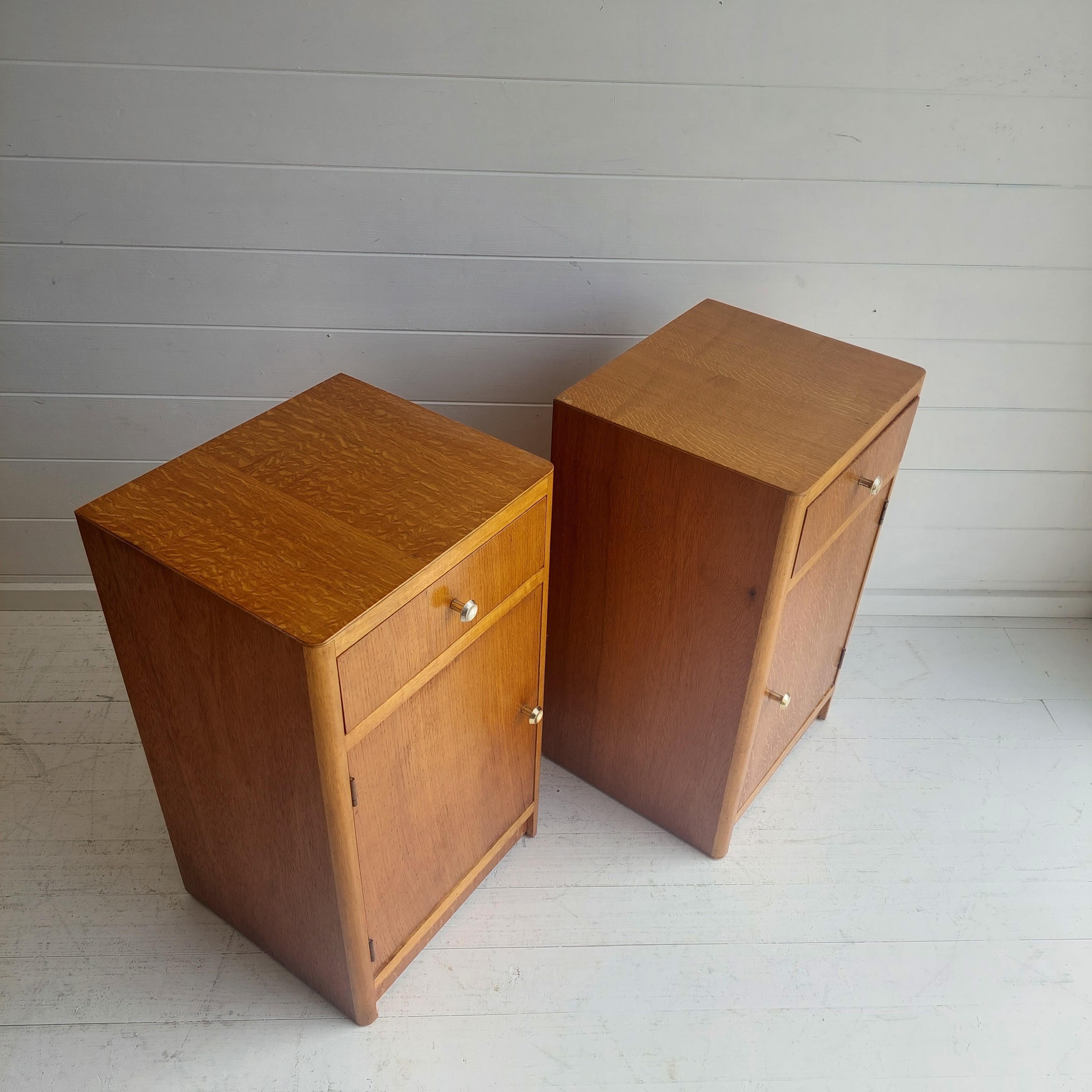 Mid Century Vintage Pair of oak Bedside Cabinets 50s In Good Condition In Leamington Spa, GB