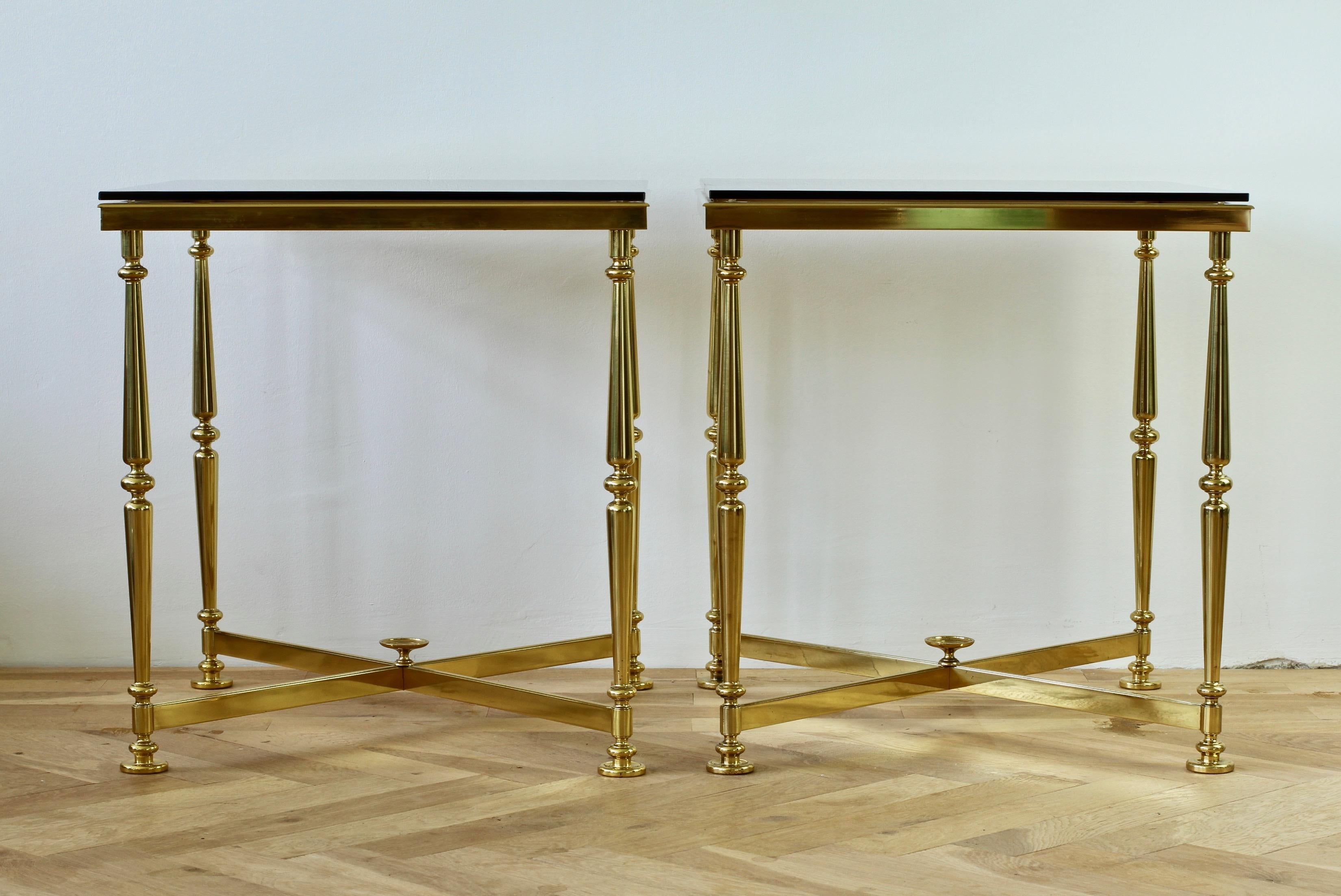 Mid Century Vintage Pair of Solid Cast Brass Side / End Tables, circa 1970s In Good Condition In Landau an der Isar, Bayern