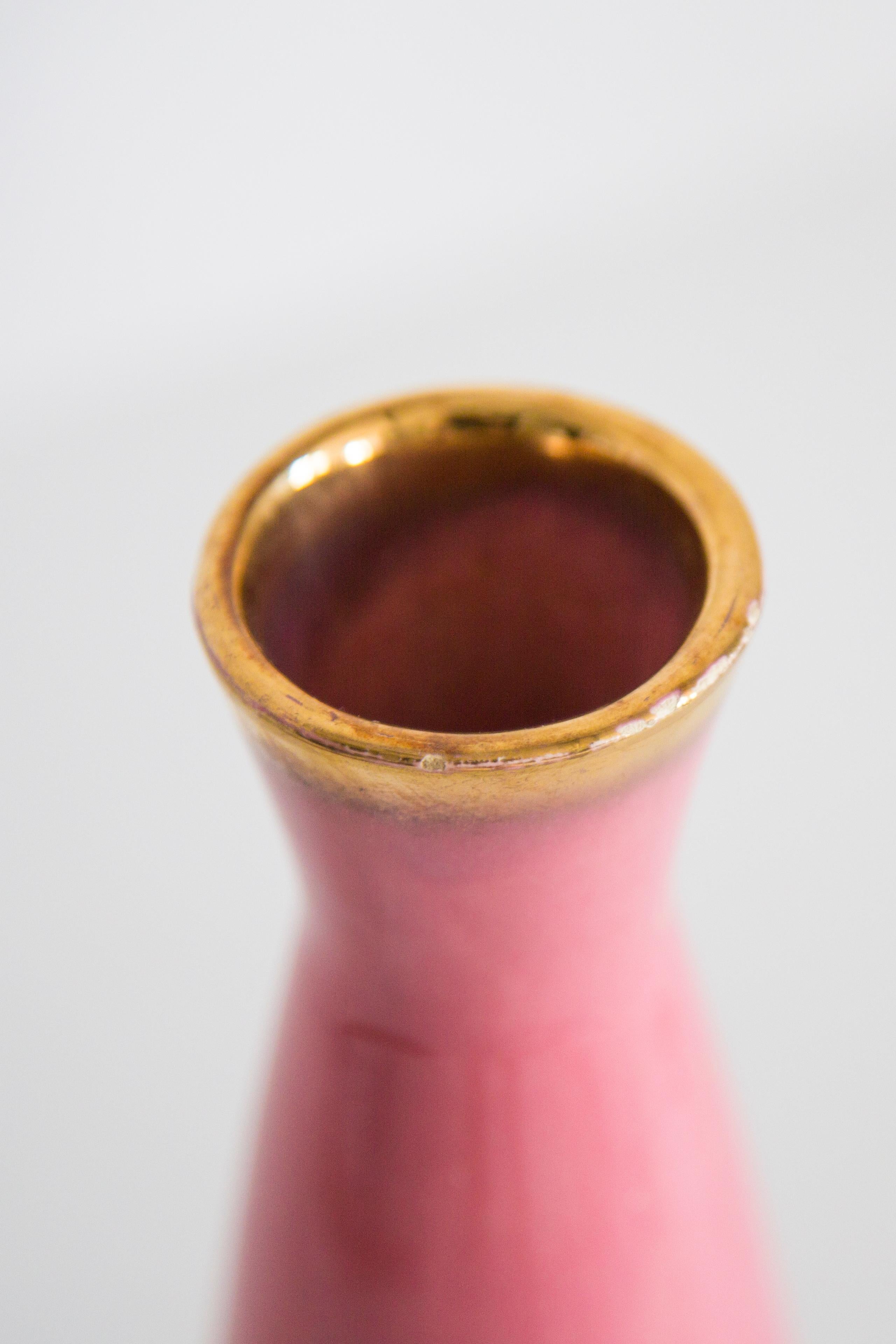 Vaso decorativo in porcellana rosa di metà secolo, Europa, anni '60 in vendita 5