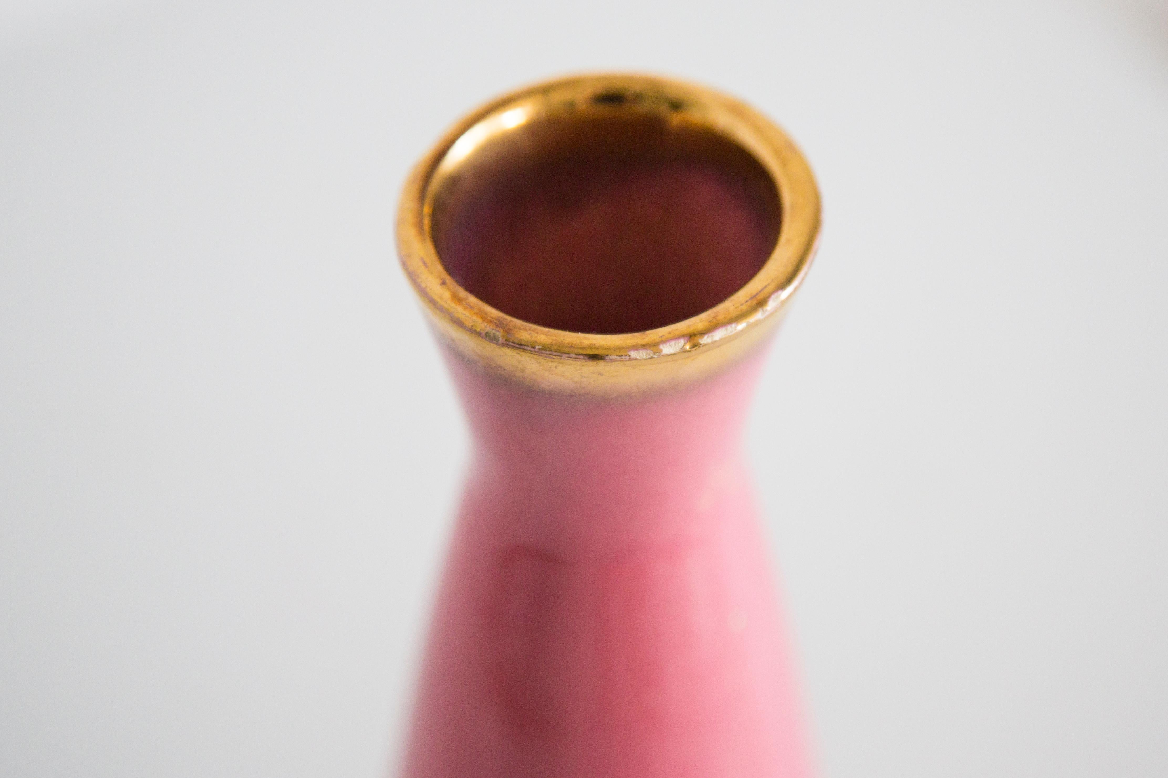 Vaso decorativo in porcellana rosa di metà secolo, Europa, anni '60 in vendita 6