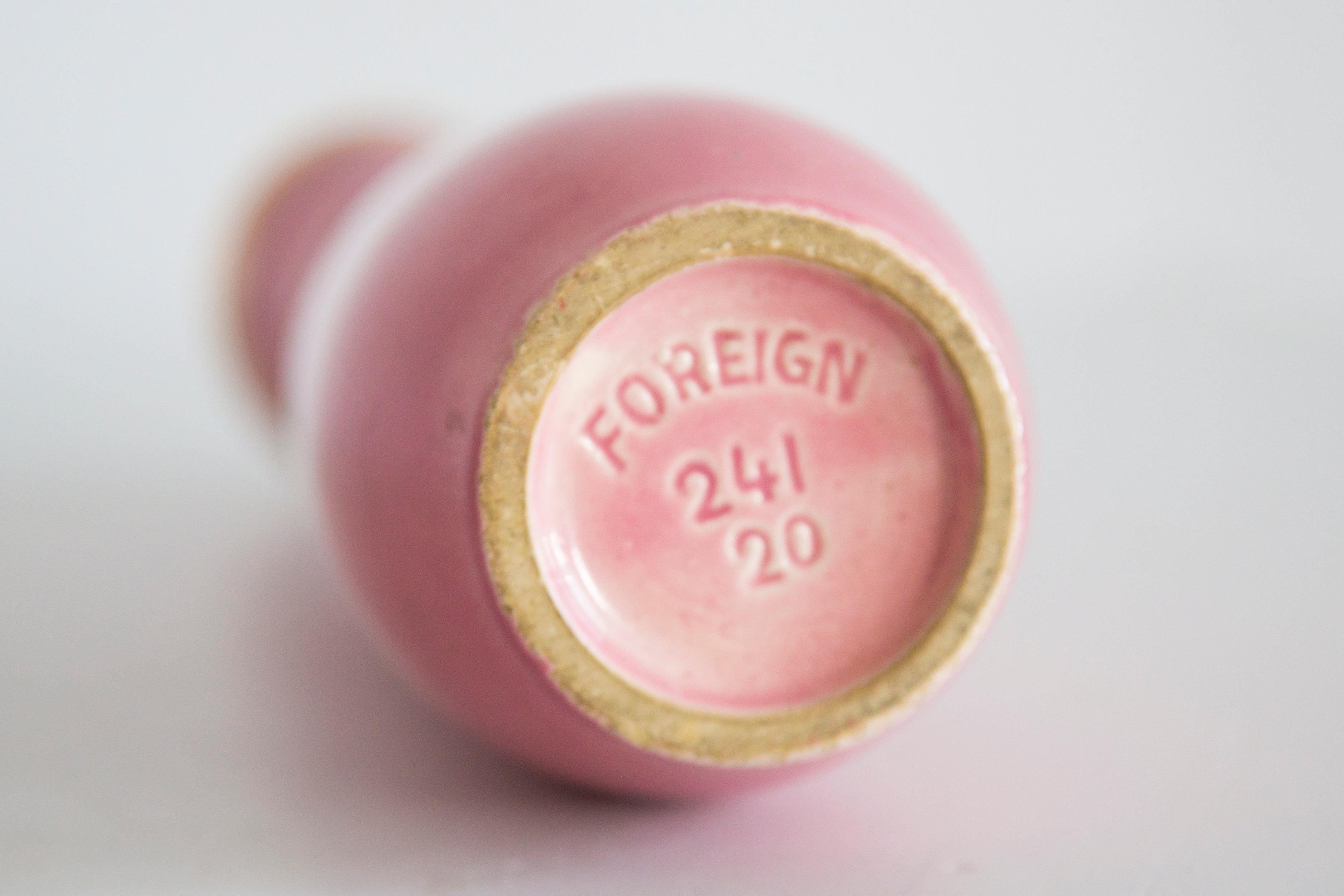 Vaso decorativo in porcellana rosa di metà secolo, Europa, anni '60 in vendita 8