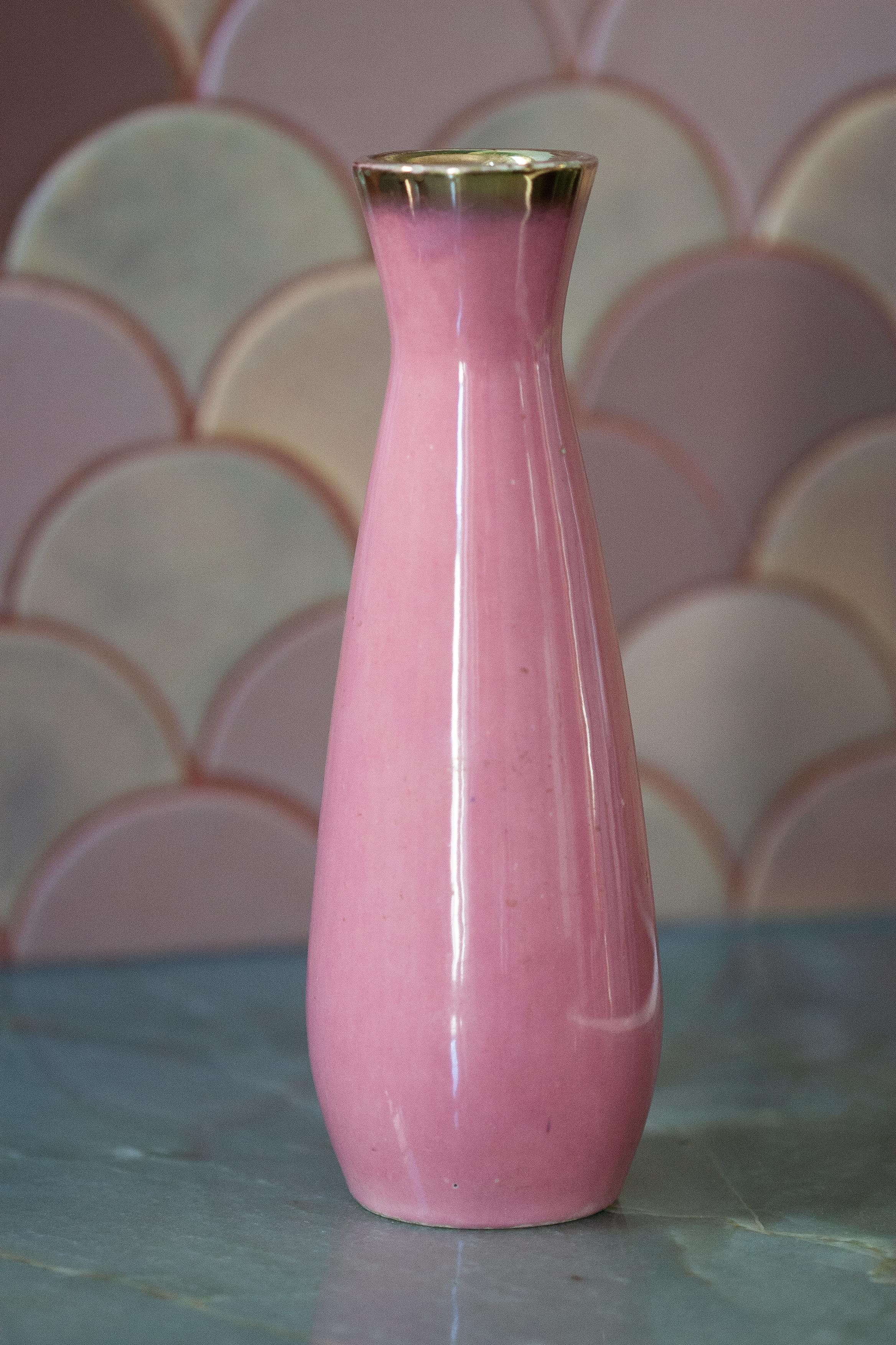 Mid Century Vintage Pink Decorative Porcelain Vase, Europe, 1960s In Good Condition For Sale In 05-080 Hornowek, PL