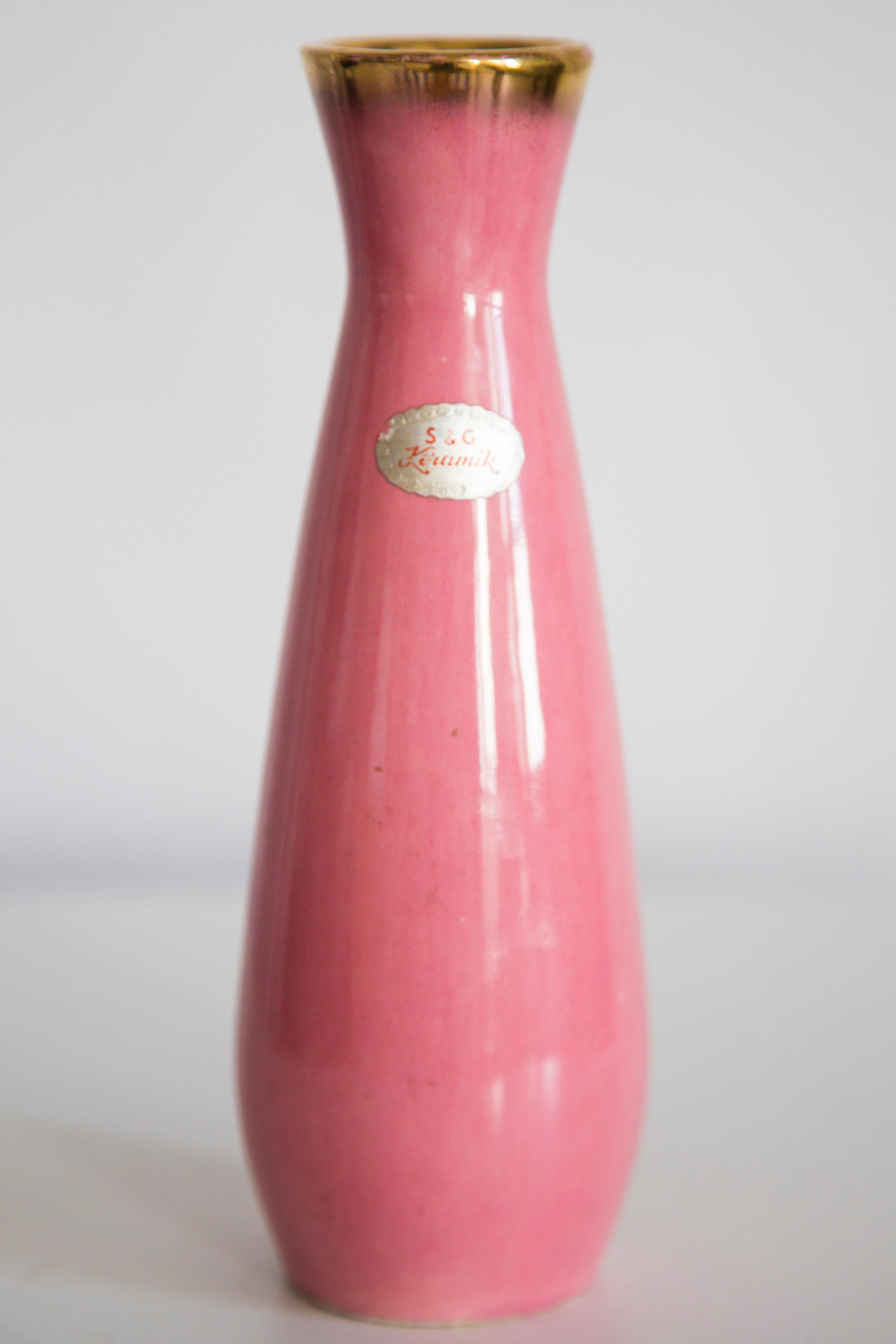 Vaso decorativo in porcellana rosa di metà secolo, Europa, anni '60 in vendita 1