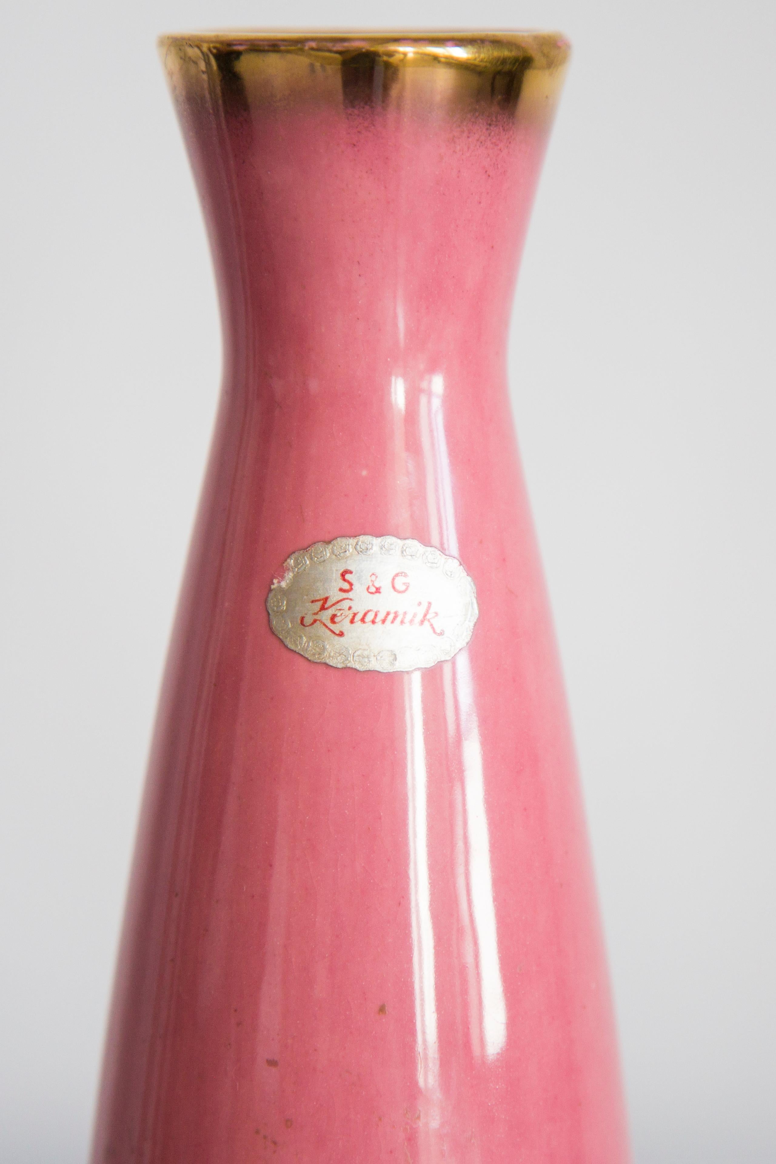 Vaso decorativo in porcellana rosa di metà secolo, Europa, anni '60 in vendita 2