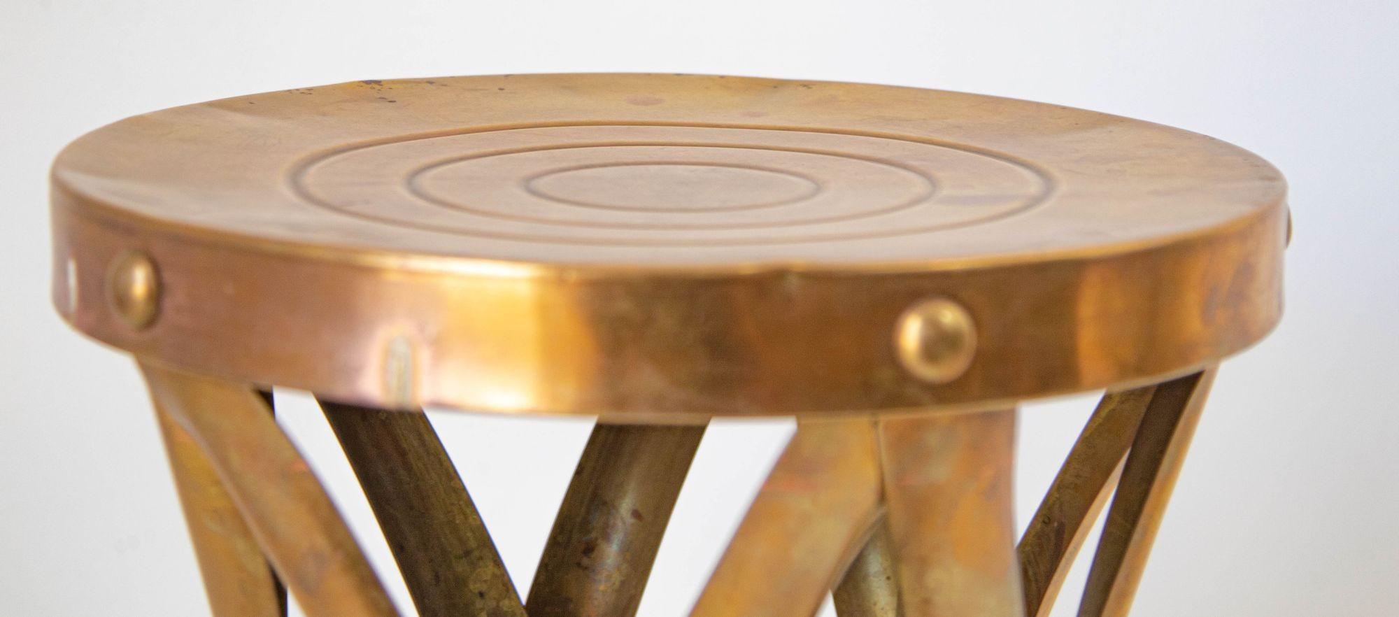 Fait main Tabouret à tambour ou table d'appoint en laiton poli du milieu du siècle dernier, années 1960 en vente