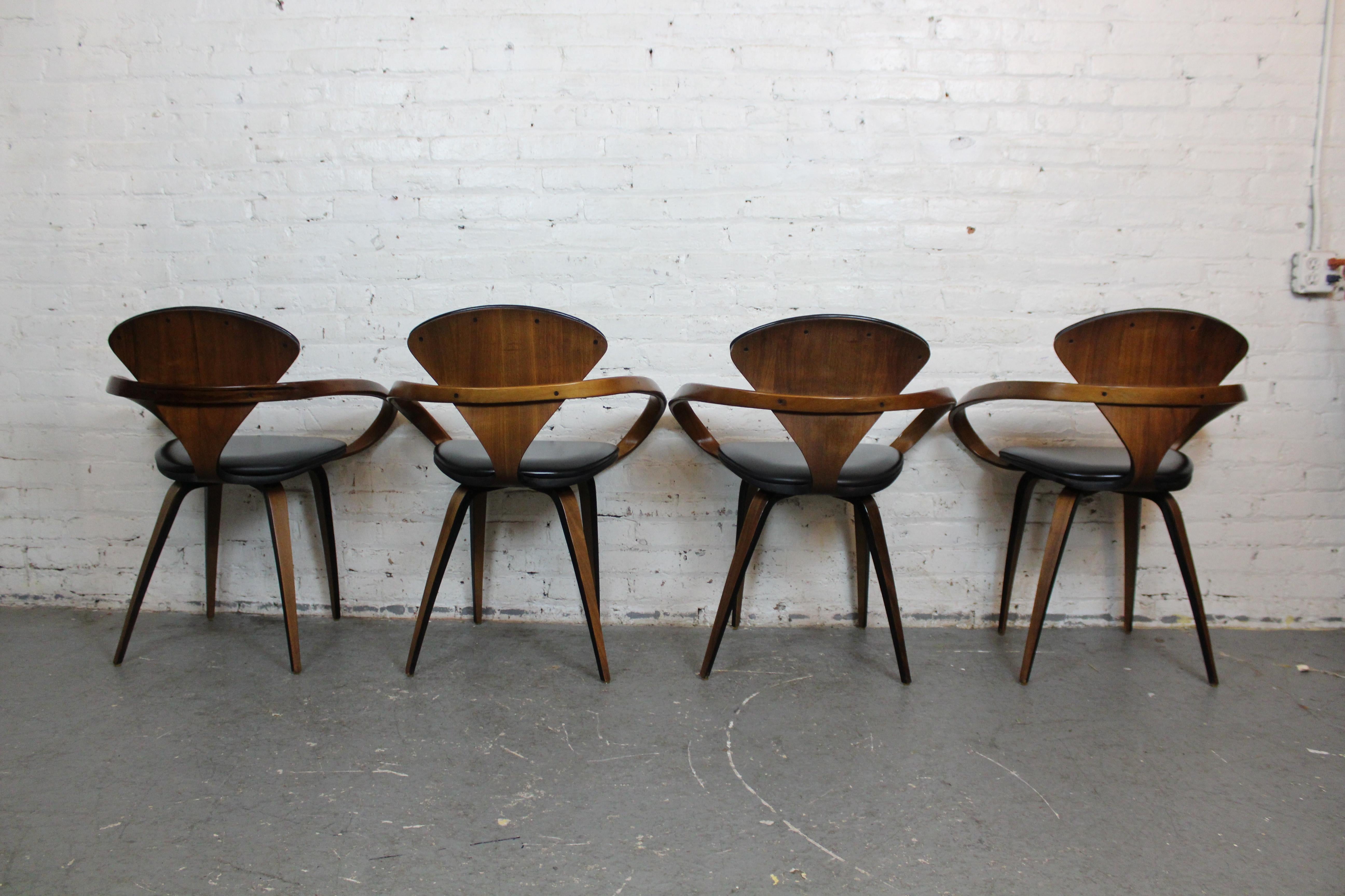 Mid-Century Vintage Pretzel Chairs by Norman Cherner for Plycraft In Good Condition In Brooklyn, NY