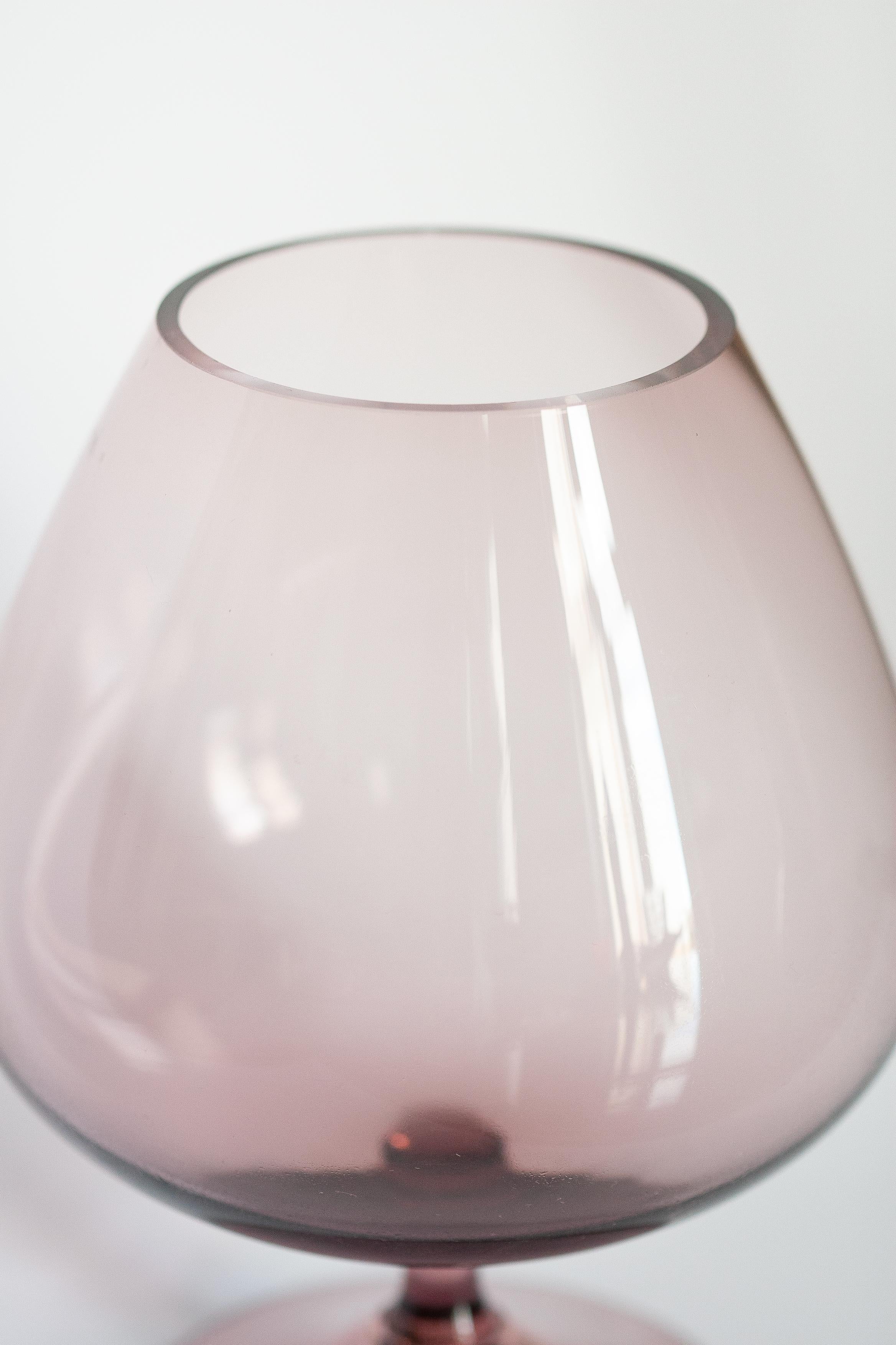 Vase en verre décoratif violet vintage du milieu du siècle, Europe, années 1960 en vente 2