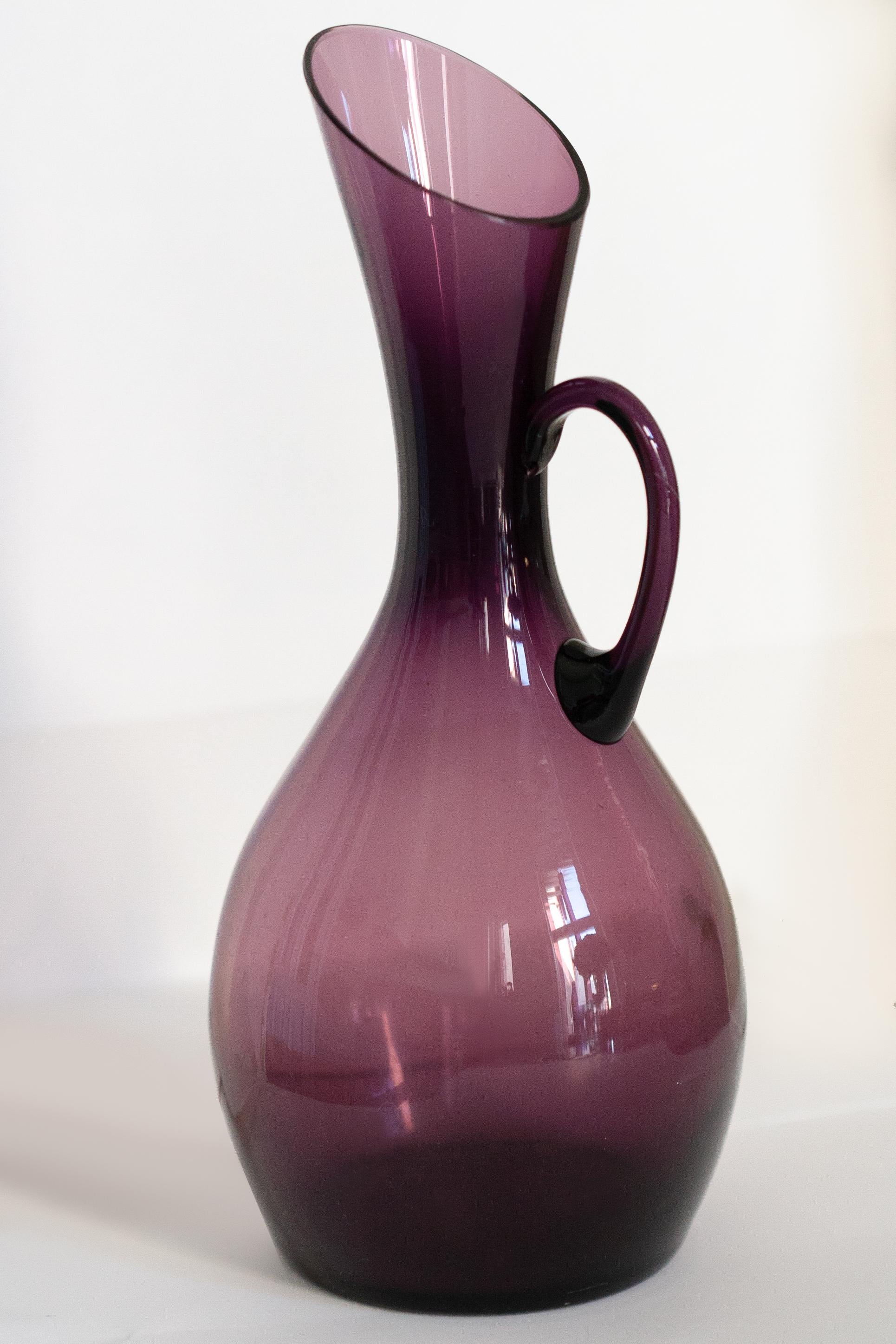 Mid-Century Modern Vase en verre décoratif violet vintage du milieu du siècle, Europe, années 1960 en vente