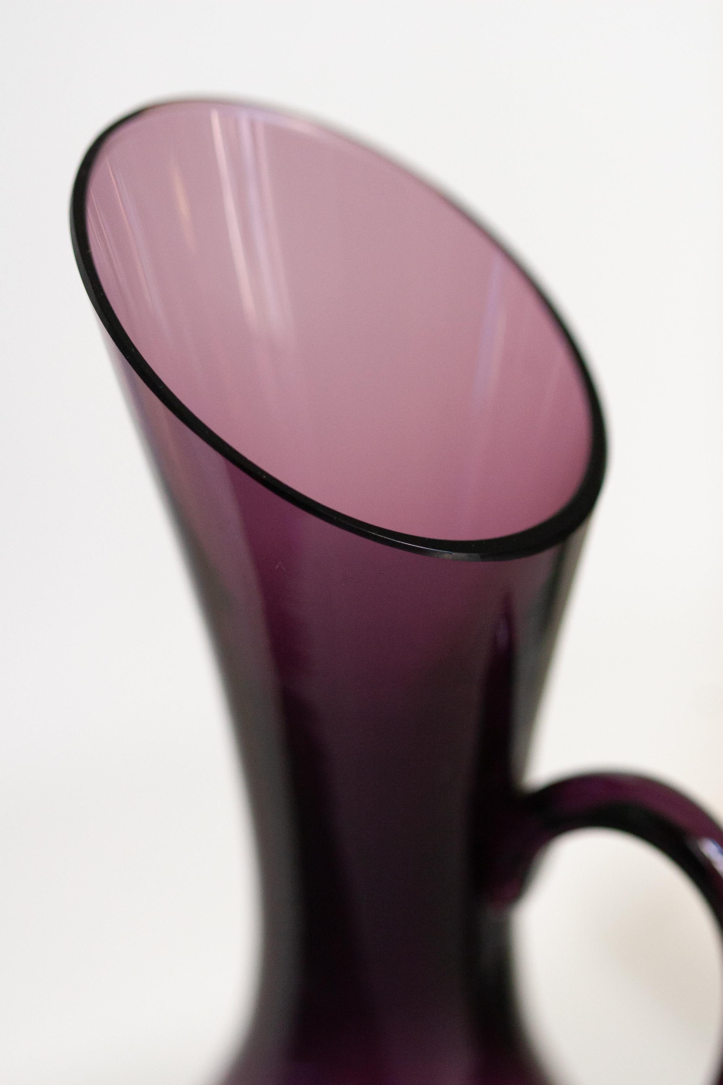 Mid Century Vintage Purple Decorative Glass Vase Pot, Europe, 1960s In Good Condition For Sale In 05-080 Hornowek, PL