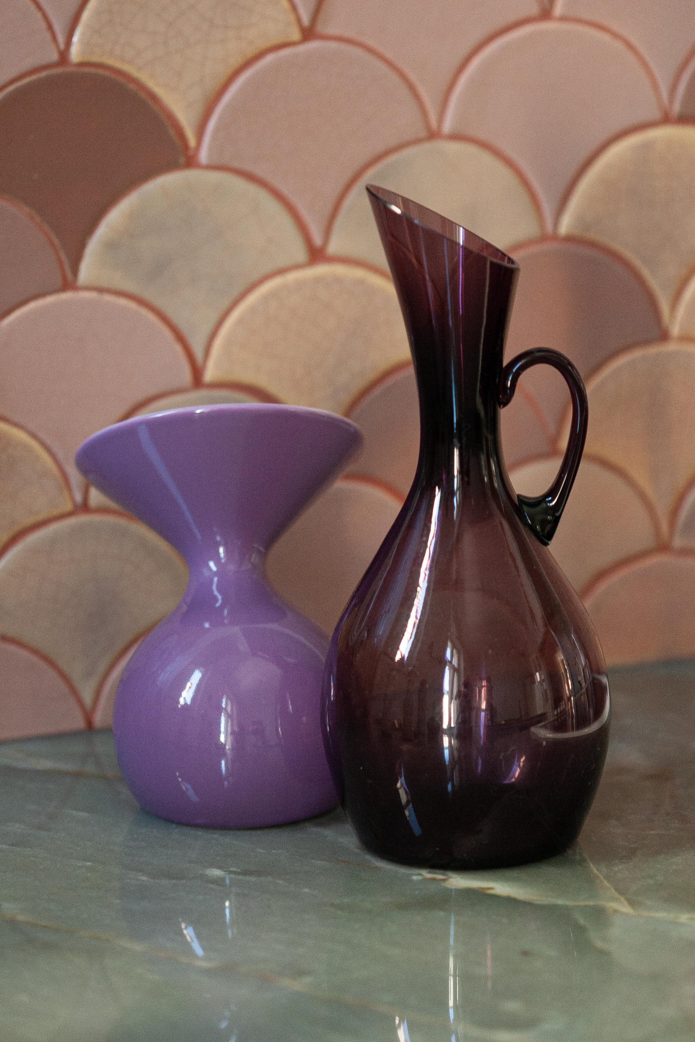 Mid Century Vintage Lila Dekorative Glasvase Topf, Europa, 1960er Jahre im Angebot 1
