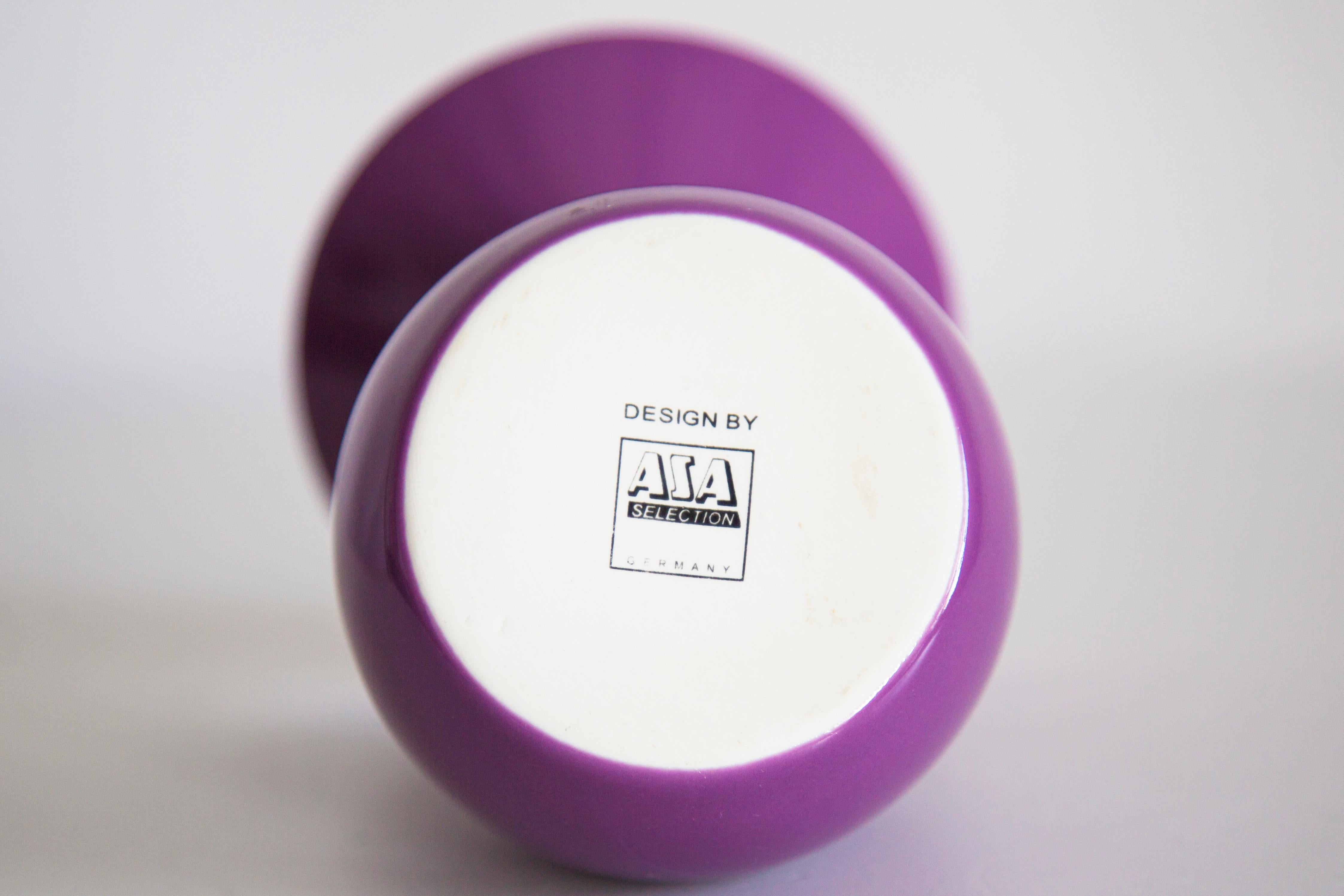 Vase décoratif en porcelaine violette, Europe, années 1960 en vente 8