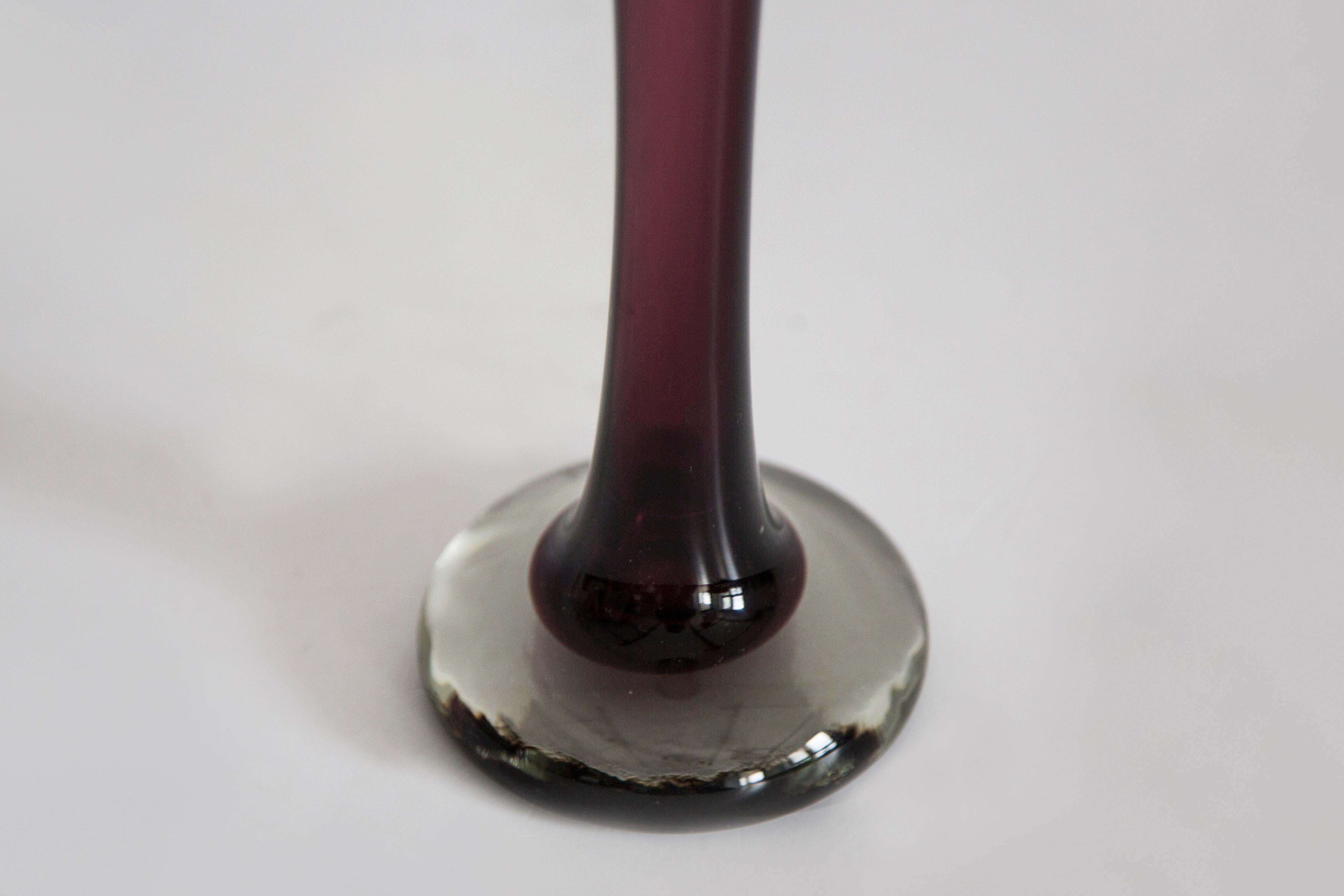 Mid Century Vintage Purple Small Slim Glass Vase, Europe, 1960s In Good Condition For Sale In 05-080 Hornowek, PL