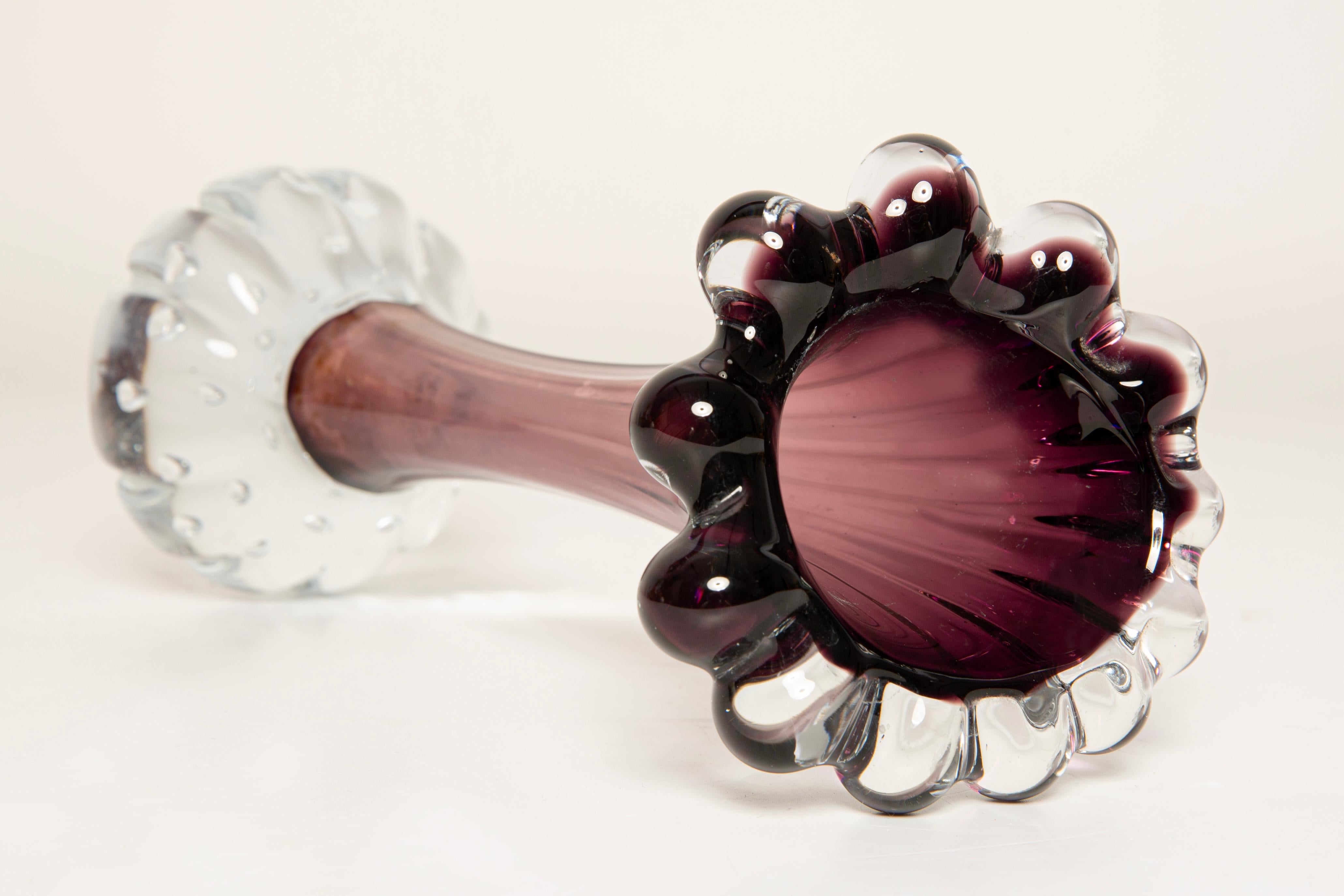 Verre Petit vase en verre mince violet du milieu du siècle dernier, Europe, années 1960 en vente