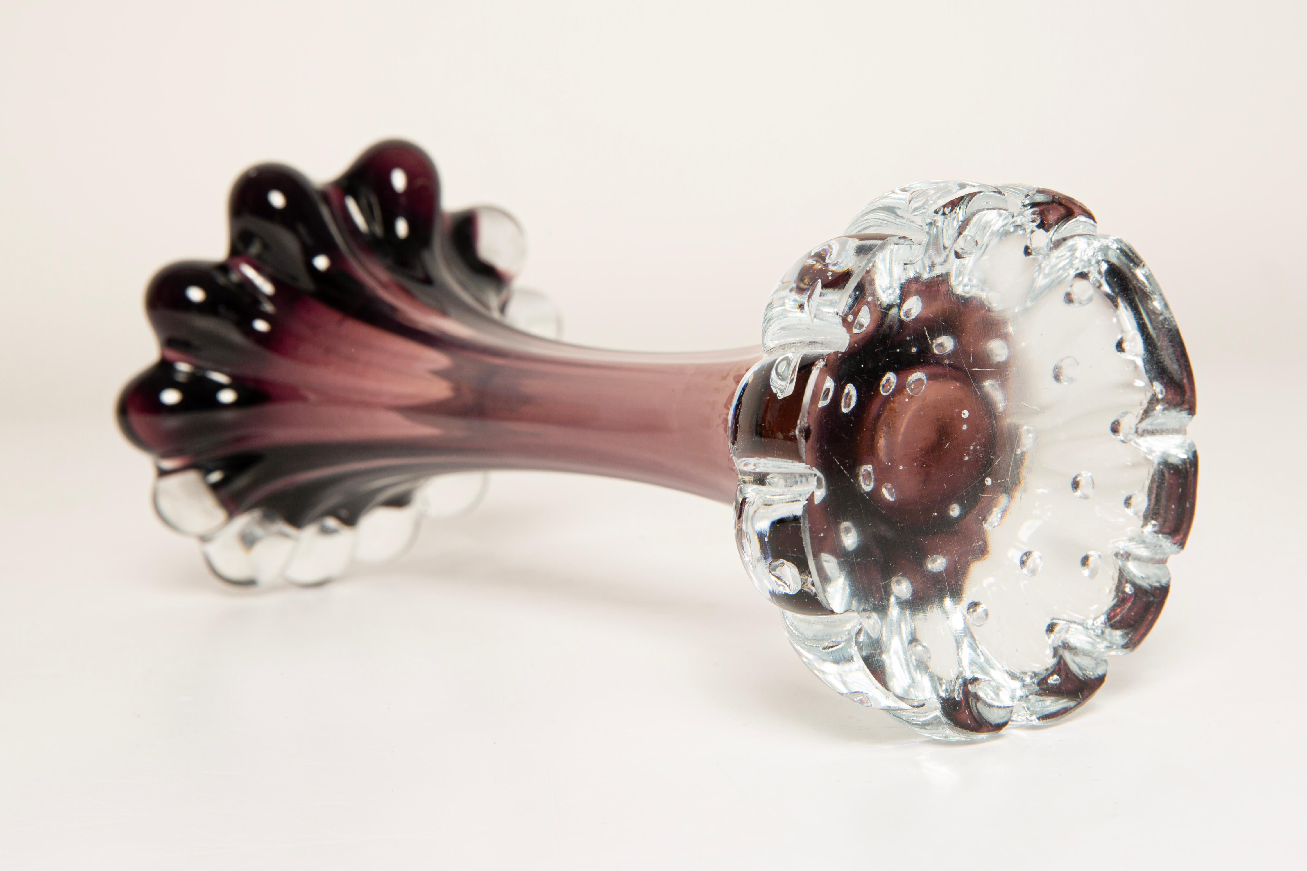 Petit vase en verre mince violet du milieu du siècle dernier, Europe, années 1960 en vente 1